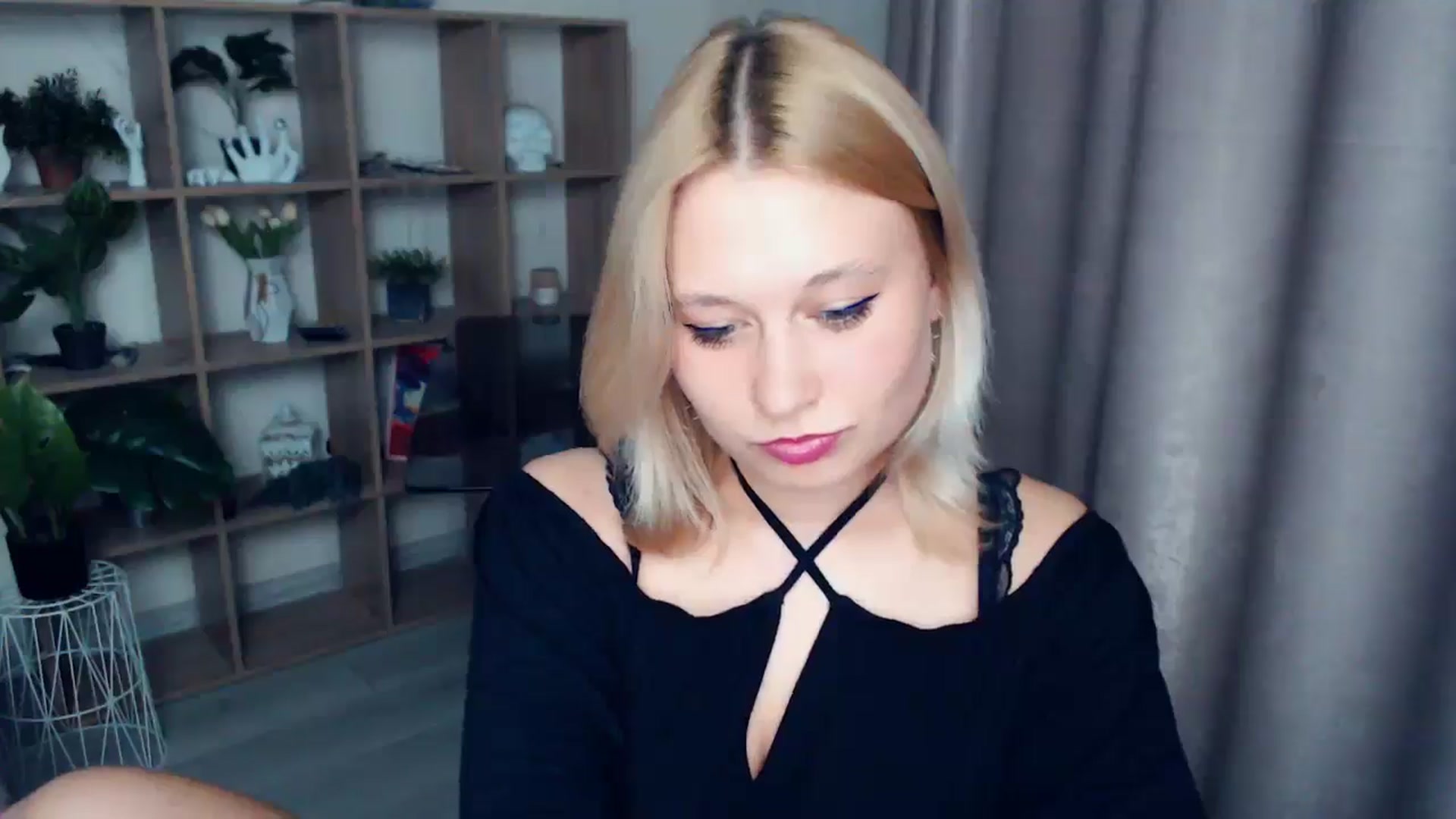Gallery image thumbnail from Kukla_kolduna's myfreecams stream on, 04/13/2025, 18:11 image 9 of 20
