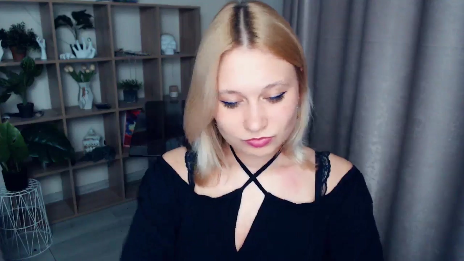 Gallery image thumbnail from Kukla_kolduna's myfreecams stream on, 04/13/2025, 18:11 image 19 of 20
