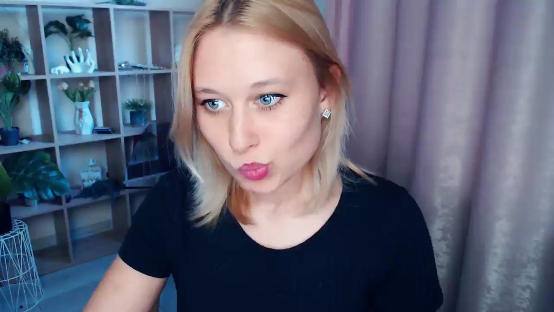 Gallery image thumbnail from Kukla_kolduna's myfreecams stream on, 04/14/2025, 17:18 image 8 of 20