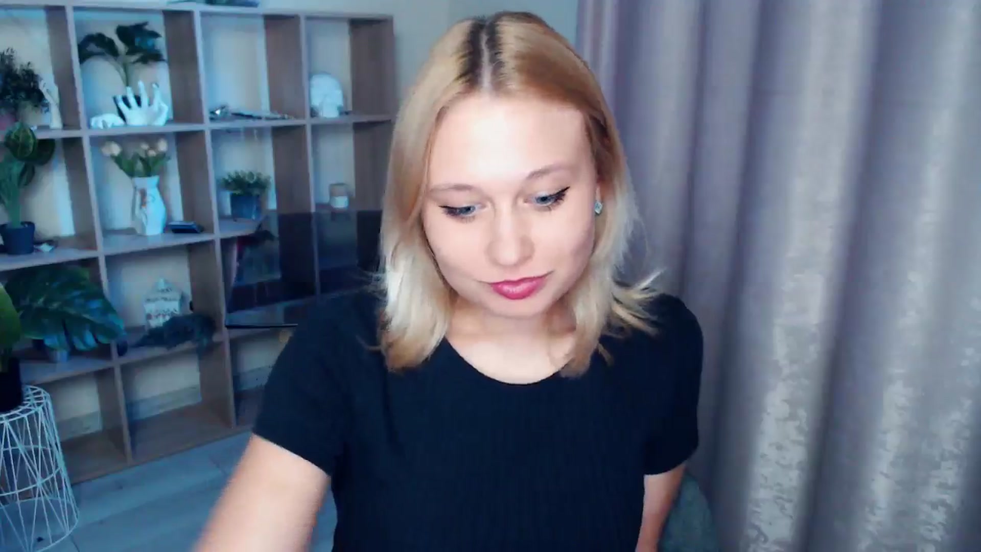 Gallery image thumbnail from Kukla_kolduna's myfreecams stream on, 04/14/2025, 17:18 image 12 of 20