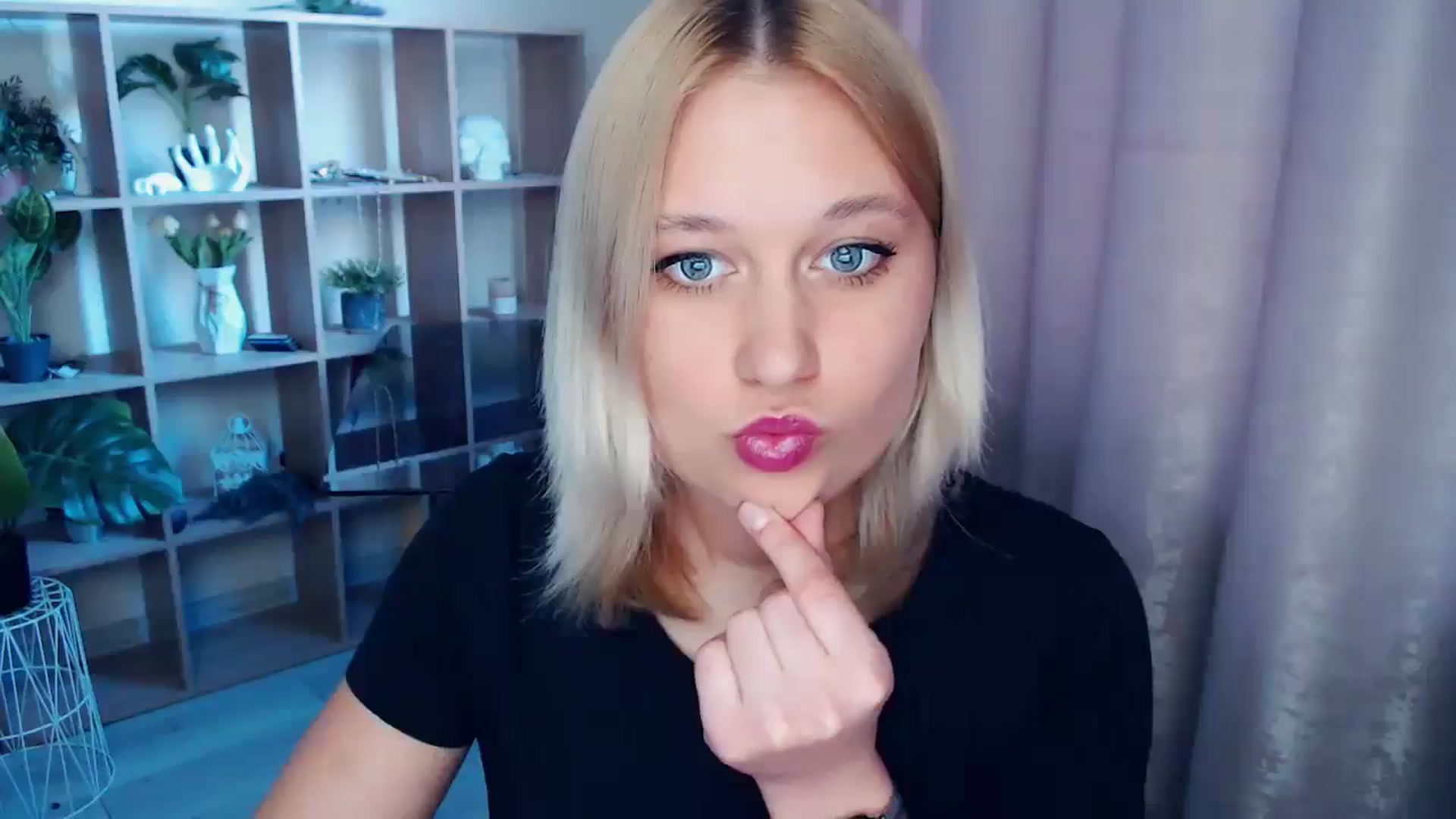 Gallery image thumbnail from Kukla_kolduna's myfreecams stream on, 04/14/2025, 17:18 image 2 of 20