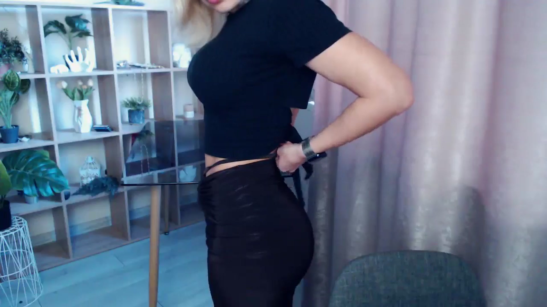 Gallery image thumbnail from Kukla_kolduna's myfreecams stream on, 04/14/2025, 17:18 image 6 of 20
