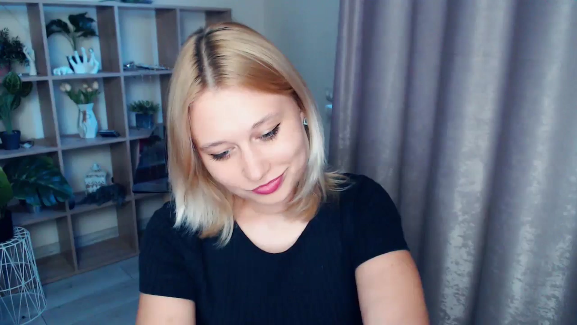 Gallery image thumbnail from Kukla_kolduna's myfreecams stream on, 04/14/2025, 17:18 image 13 of 20
