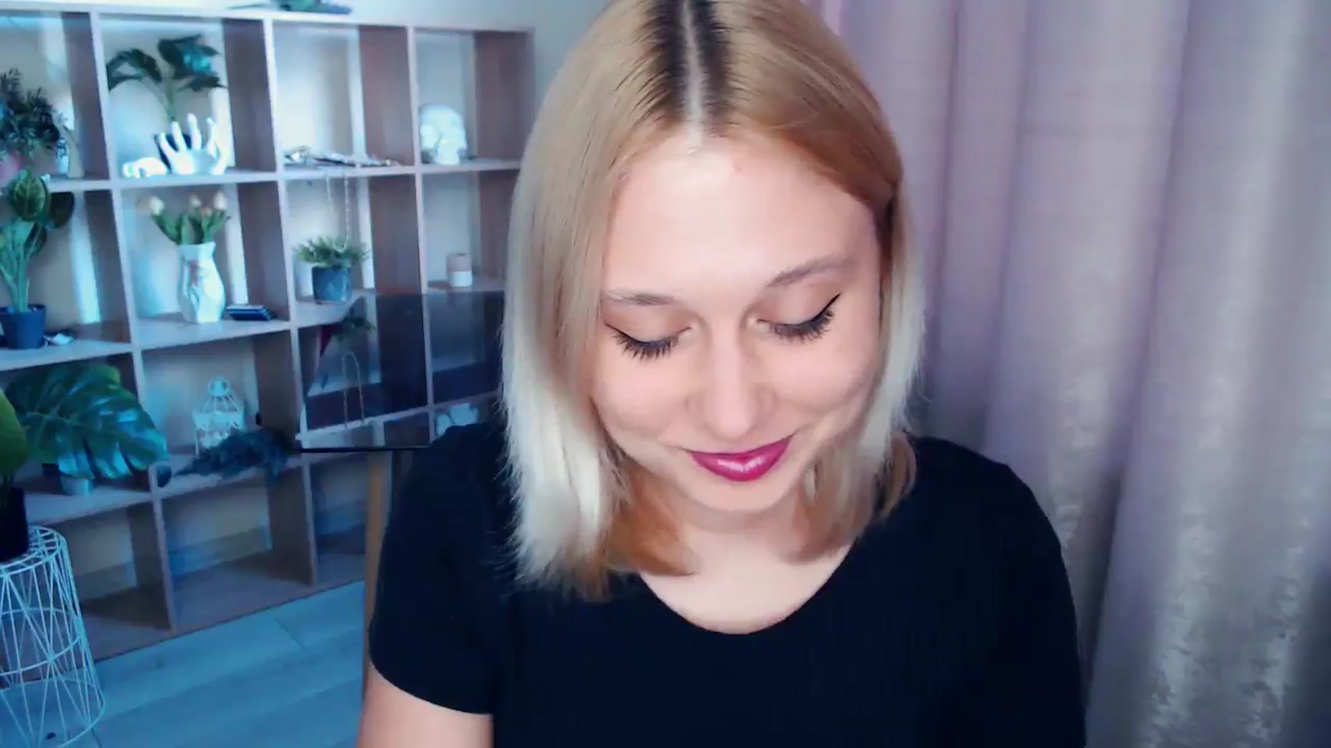 Gallery image thumbnail from Kukla_kolduna's myfreecams stream on, 04/14/2025, 17:18 image 3 of 20