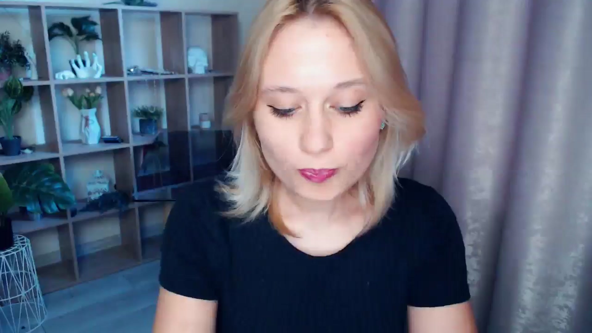 Gallery image thumbnail from Kukla_kolduna's myfreecams stream on, 04/14/2025, 17:18 image 10 of 20