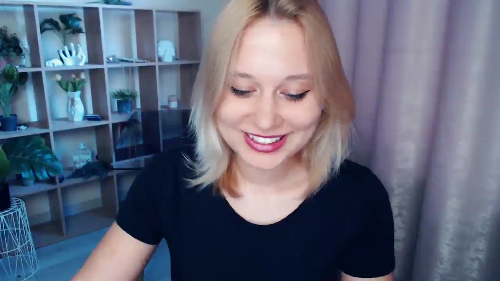 Gallery image thumbnail from Kukla_kolduna's myfreecams stream on, 04/14/2025, 17:18 image 7 of 20