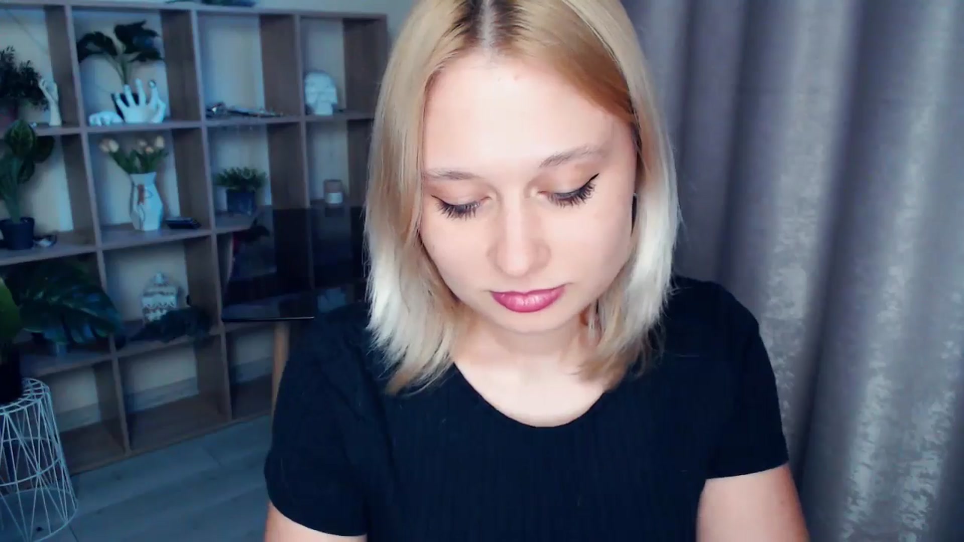 Gallery image thumbnail from Kukla_kolduna's myfreecams stream on, 04/14/2025, 17:18 image 14 of 20