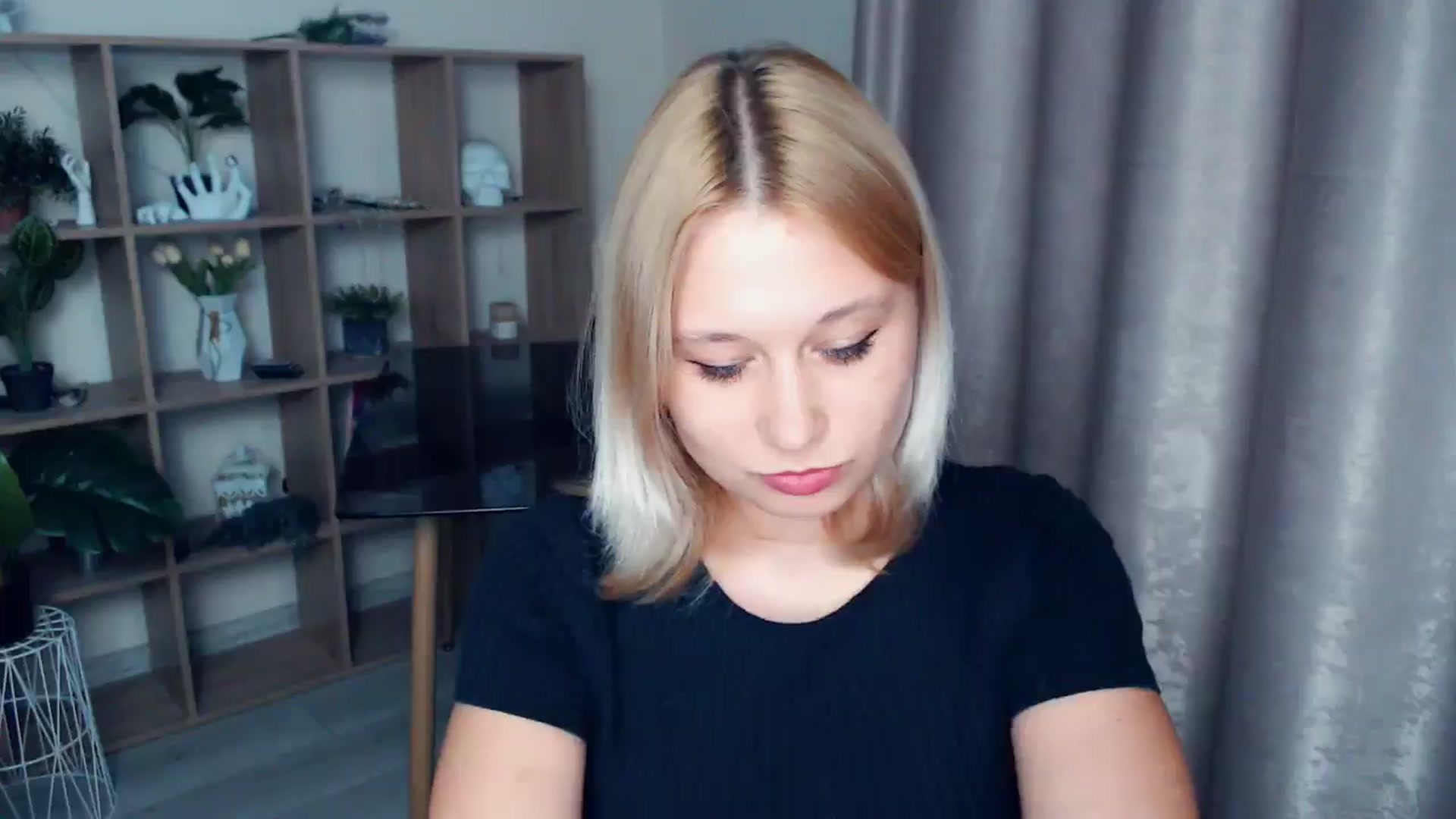 Gallery image thumbnail from Kukla_kolduna's myfreecams stream on, 04/14/2025, 17:18 image 18 of 20