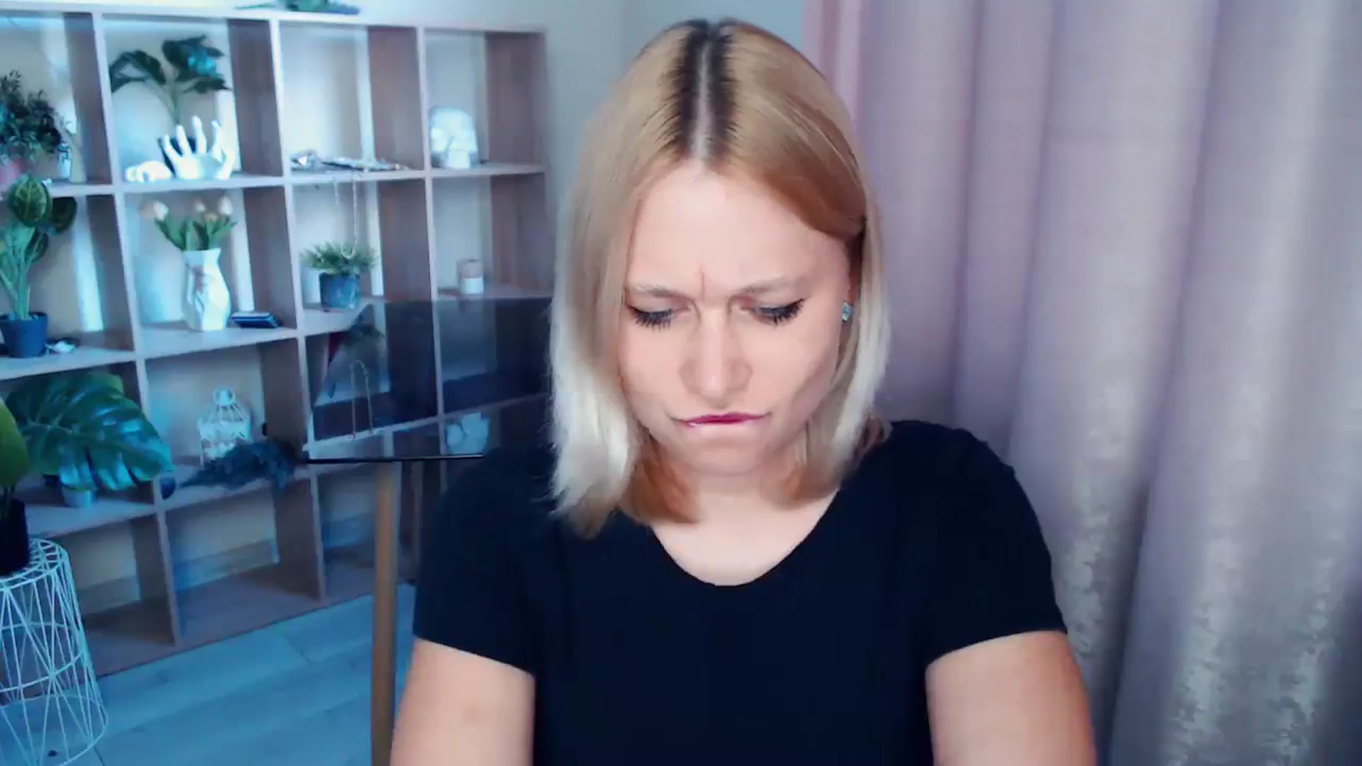 Gallery image thumbnail from Kukla_kolduna's myfreecams stream on, 04/14/2025, 17:18 image 4 of 20
