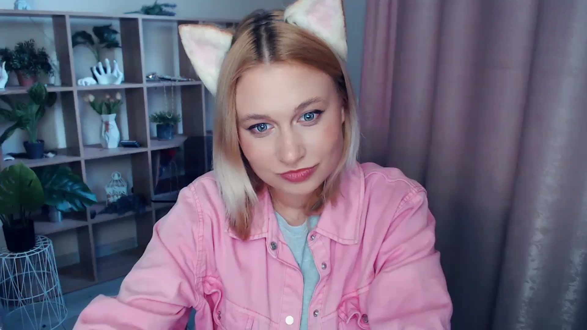 Gallery image thumbnail from Kukla_kolduna's myfreecams stream on, 04/16/2025, 16:04 image 10 of 20
