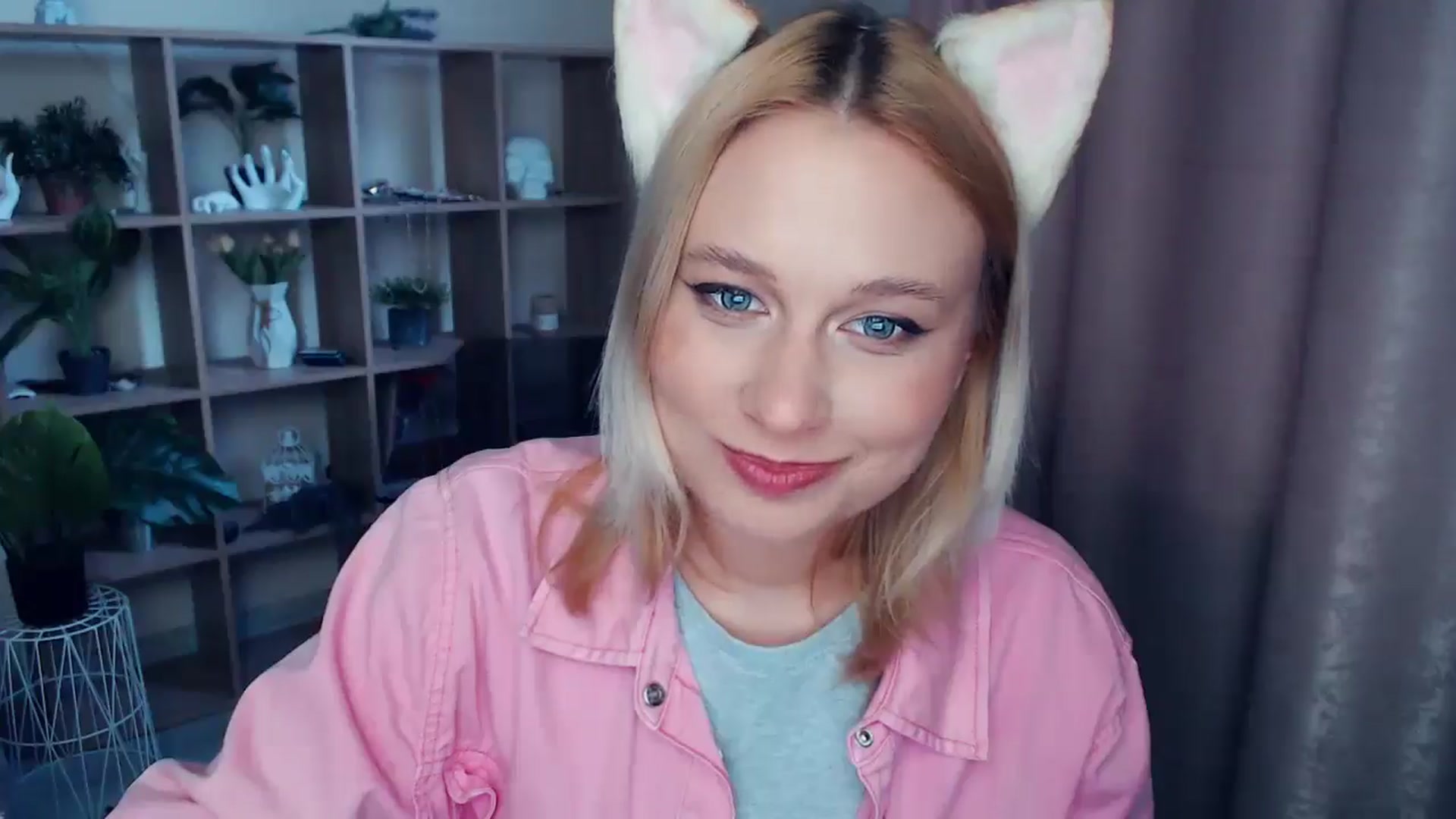 Gallery image thumbnail from Kukla_kolduna's myfreecams stream on, 04/16/2025, 16:04 image 15 of 20