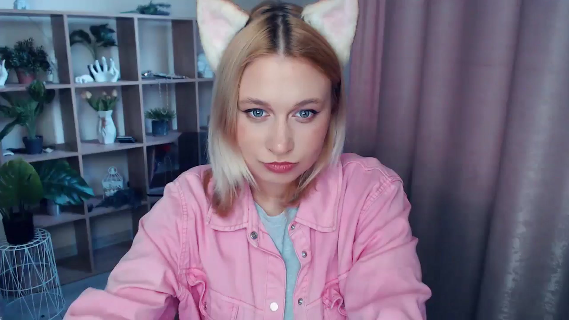 Gallery image thumbnail from Kukla_kolduna's myfreecams stream on, 04/16/2025, 16:04 image 9 of 20