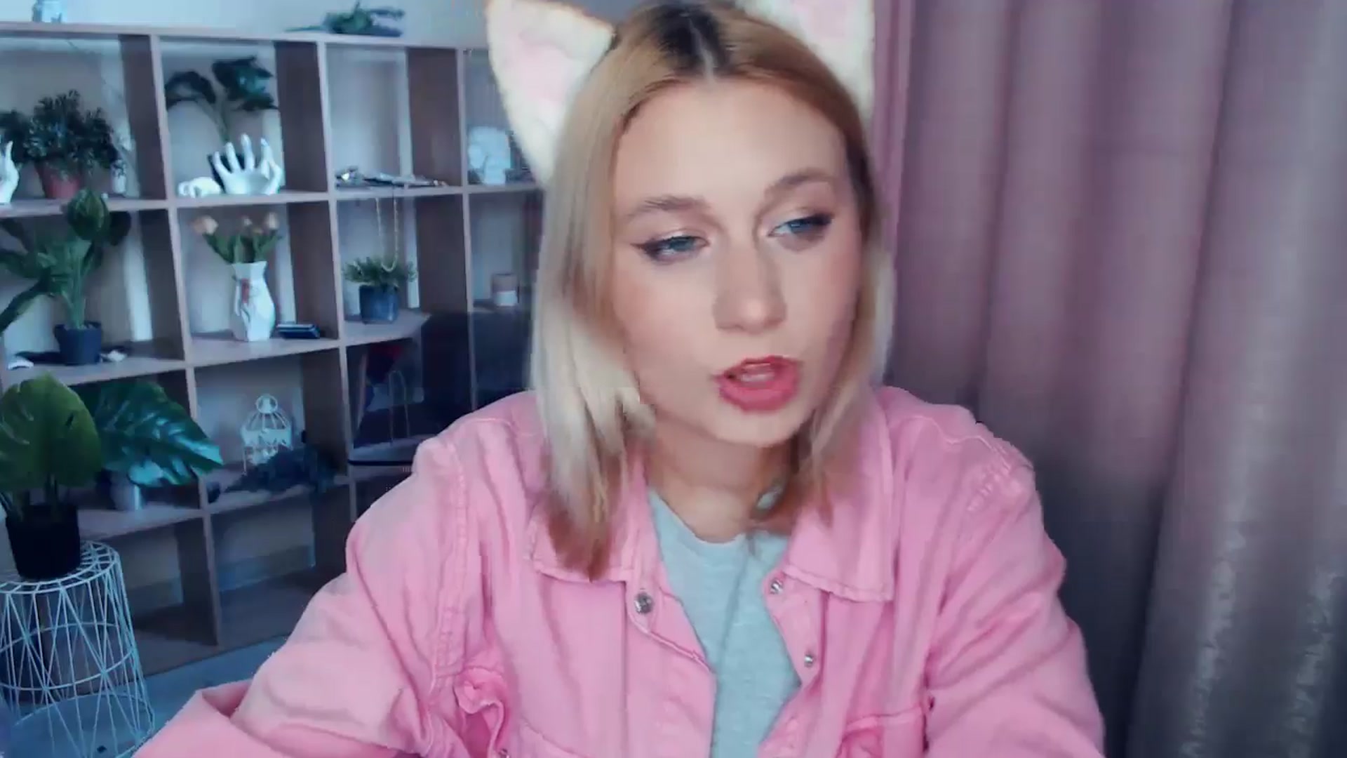 Gallery image thumbnail from Kukla_kolduna's myfreecams stream on, 04/16/2025, 16:04 image 6 of 20