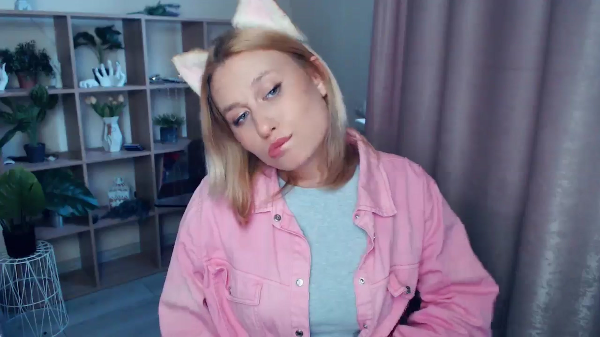 Gallery image thumbnail from Kukla_kolduna's myfreecams stream on, 04/16/2025, 16:04 image 19 of 20
