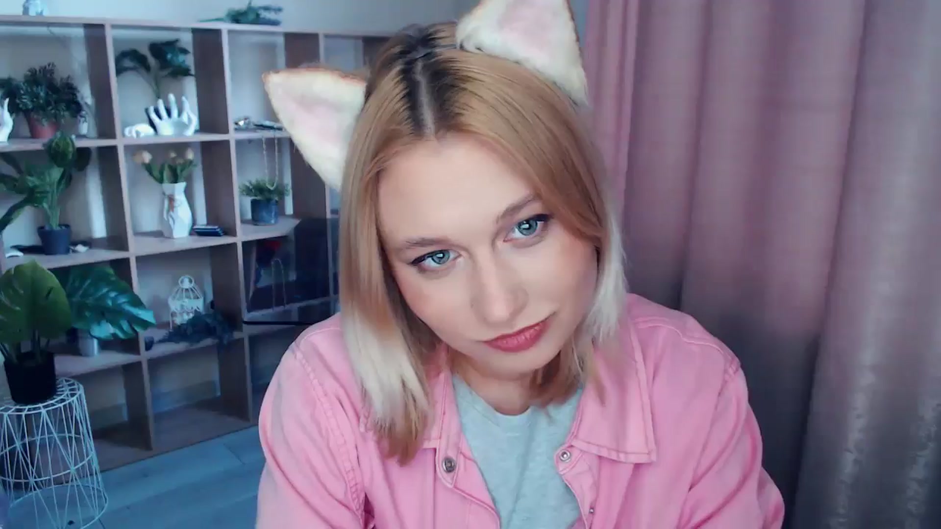 Gallery image thumbnail from Kukla_kolduna's myfreecams stream on, 04/16/2025, 16:04 image 5 of 20