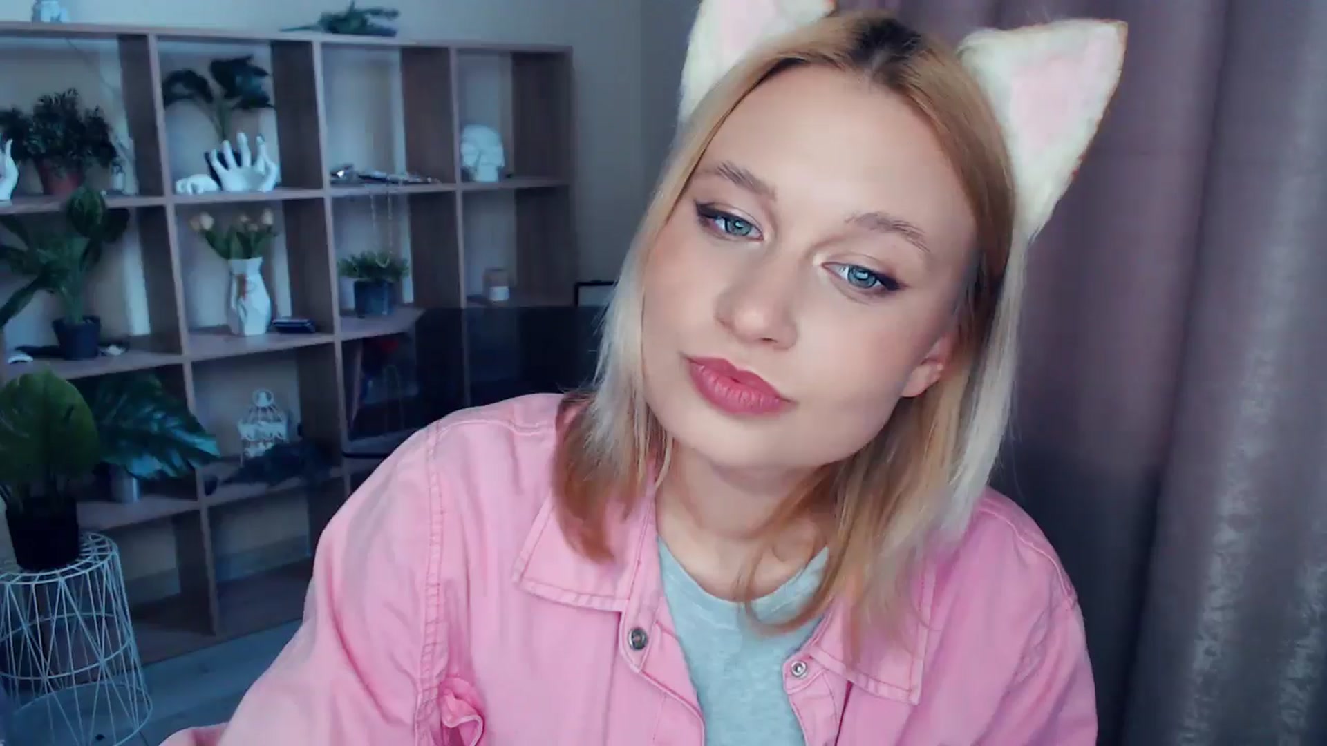 Gallery image thumbnail from Kukla_kolduna's myfreecams stream on, 04/16/2025, 16:04 image 12 of 20