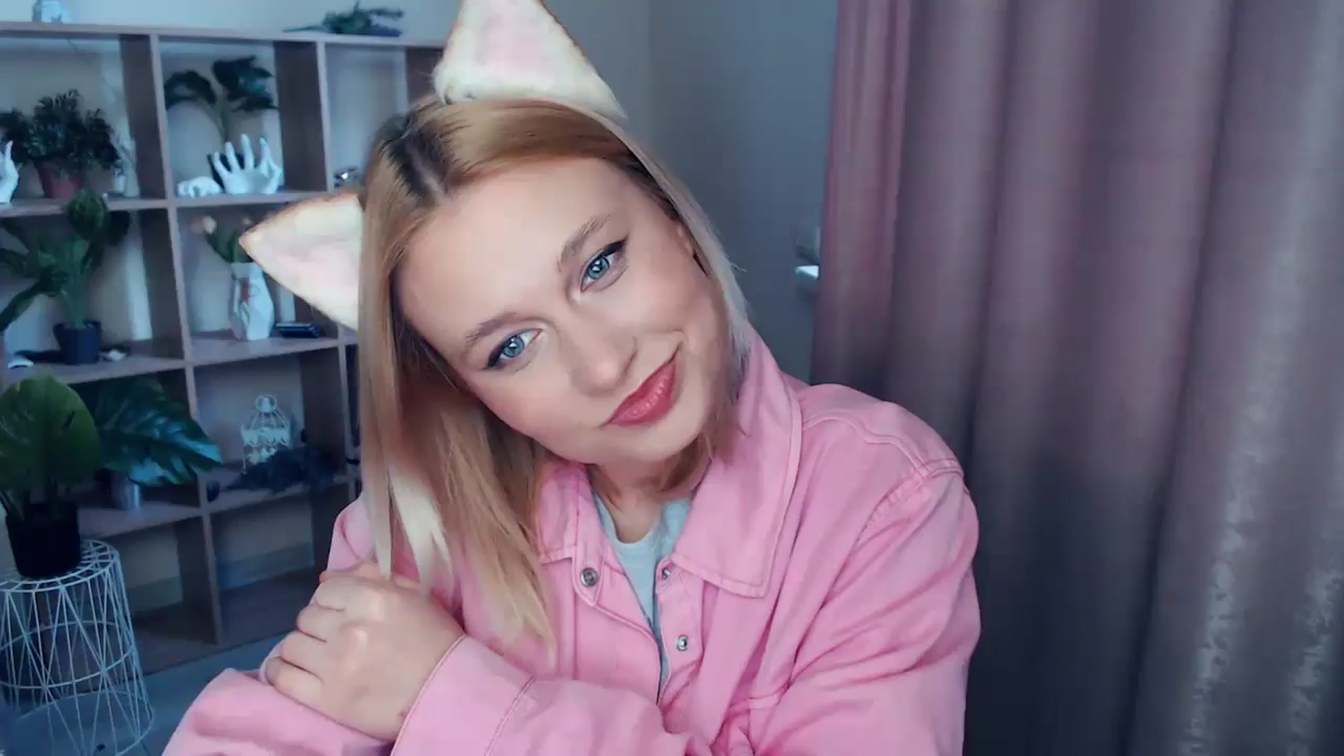 Gallery image thumbnail from Kukla_kolduna's myfreecams stream on, 04/16/2025, 16:04 image 11 of 20