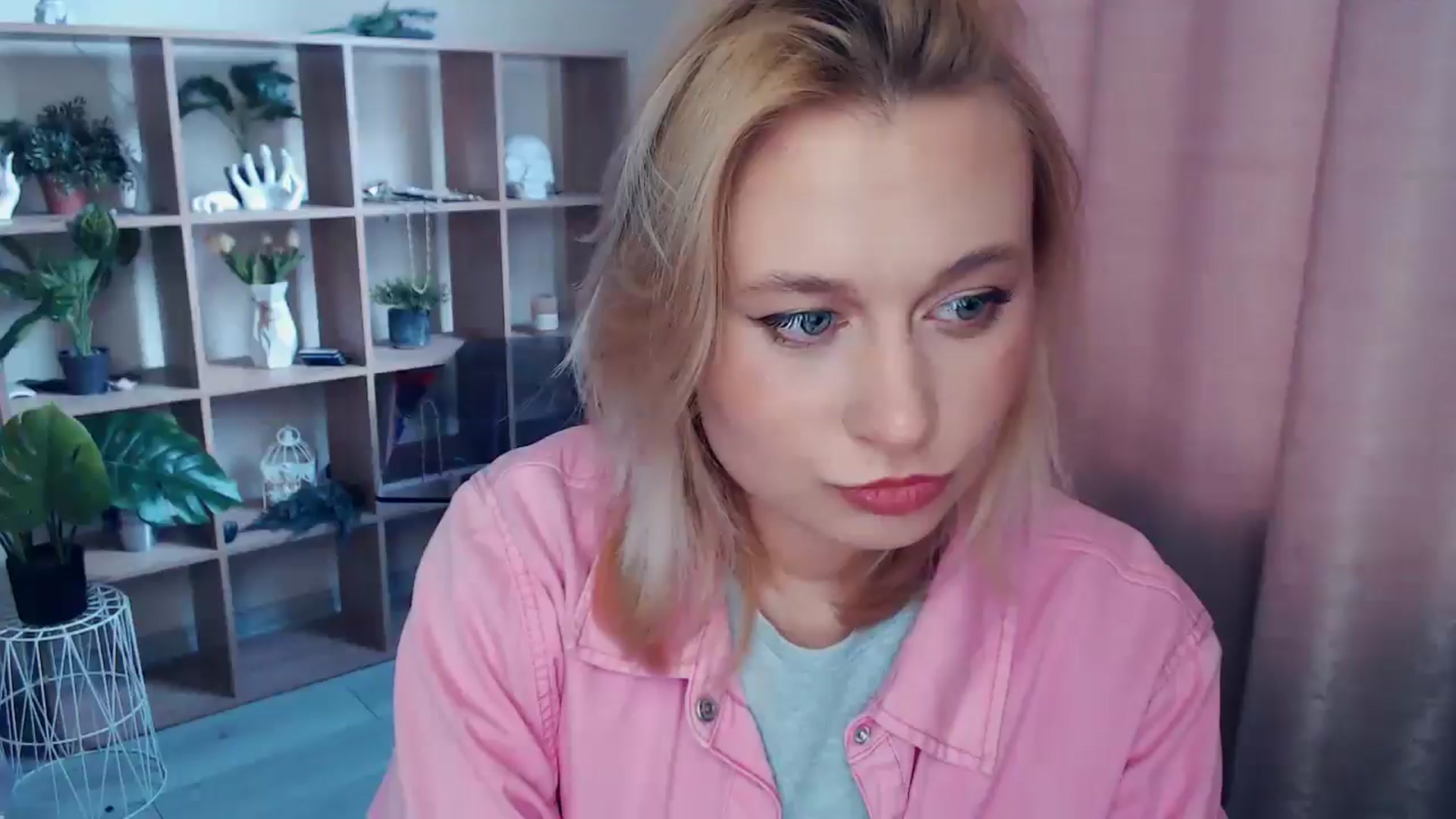 Gallery image thumbnail from Kukla_kolduna's myfreecams stream on, 04/16/2025, 16:04 image 1 of 20