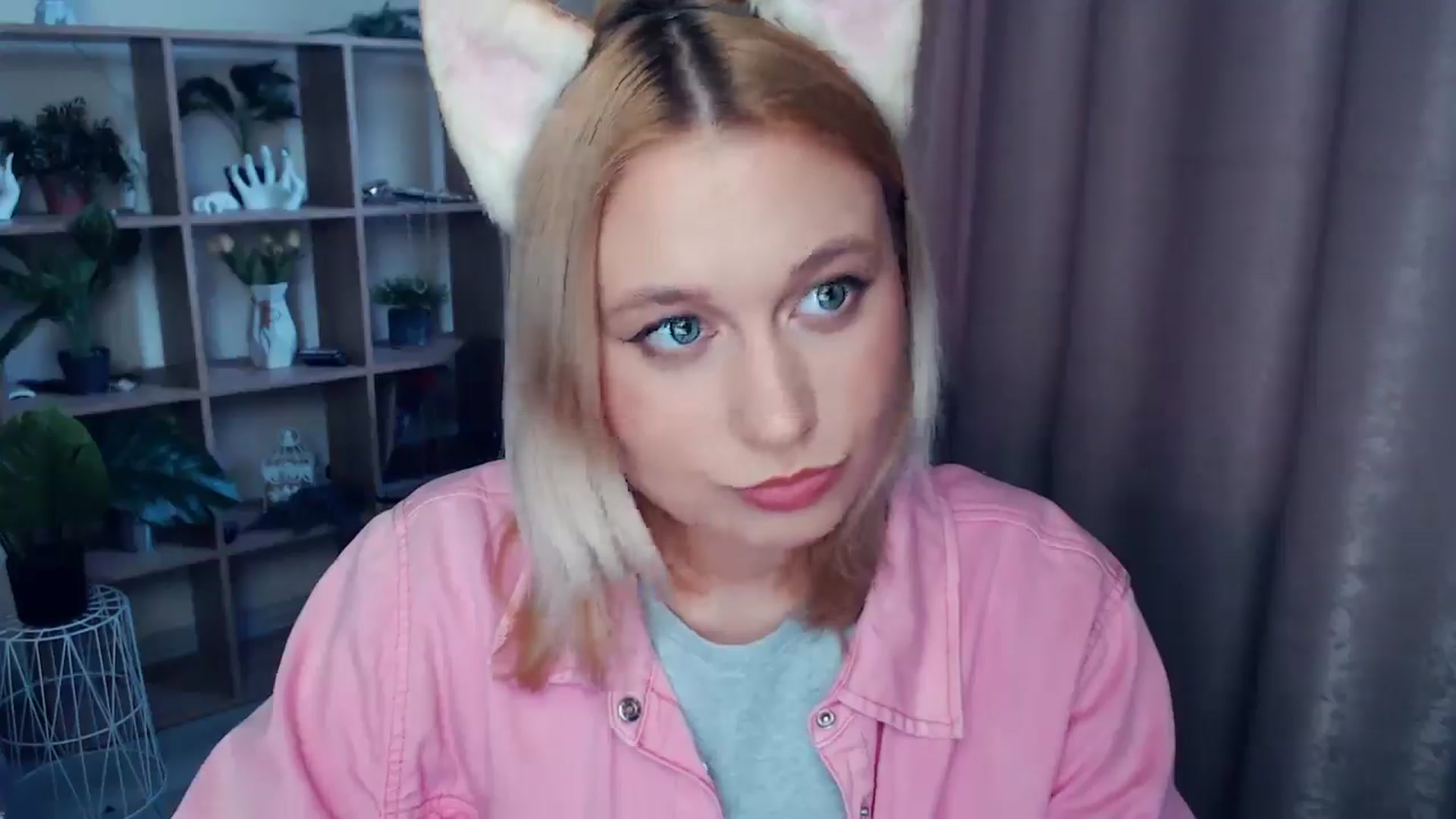 Gallery image thumbnail from Kukla_kolduna's myfreecams stream on, 04/16/2025, 16:04 image 16 of 20