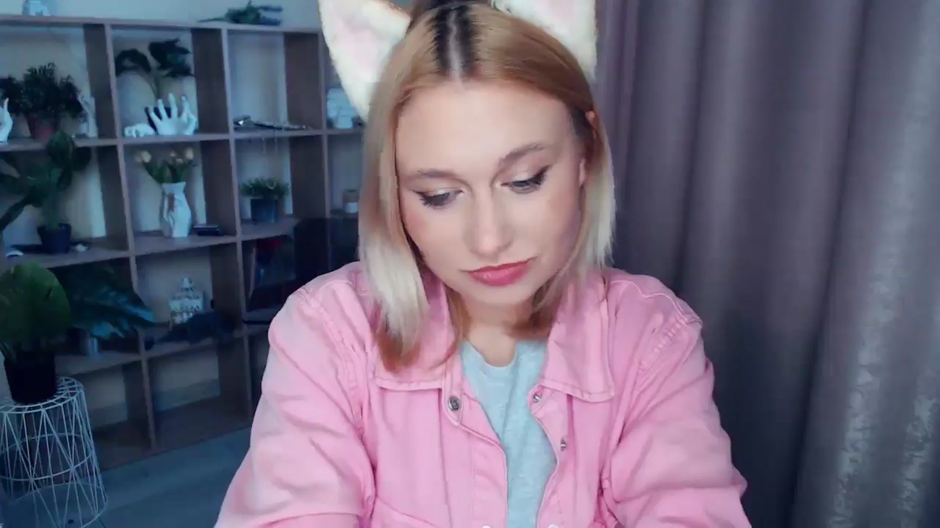 Gallery image thumbnail from Kukla_kolduna's myfreecams stream on, 04/16/2025, 16:04 image 20 of 20