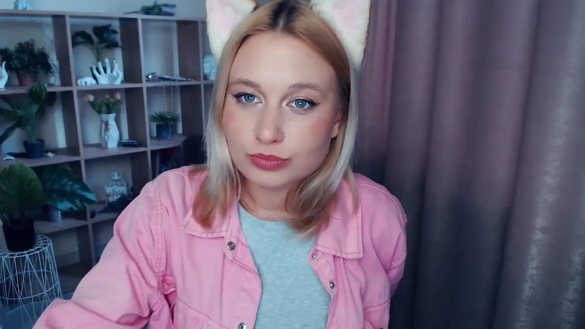 Gallery image thumbnail from Kukla_kolduna's myfreecams stream on, 04/16/2025, 16:04 image 13 of 20