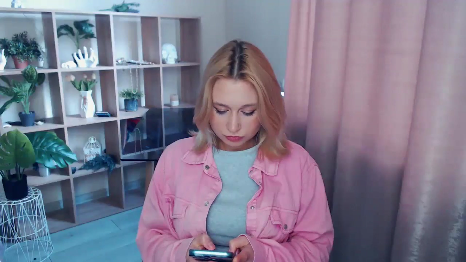 Gallery image thumbnail from Kukla_kolduna's myfreecams stream on, 04/16/2025, 16:04 image 2 of 20