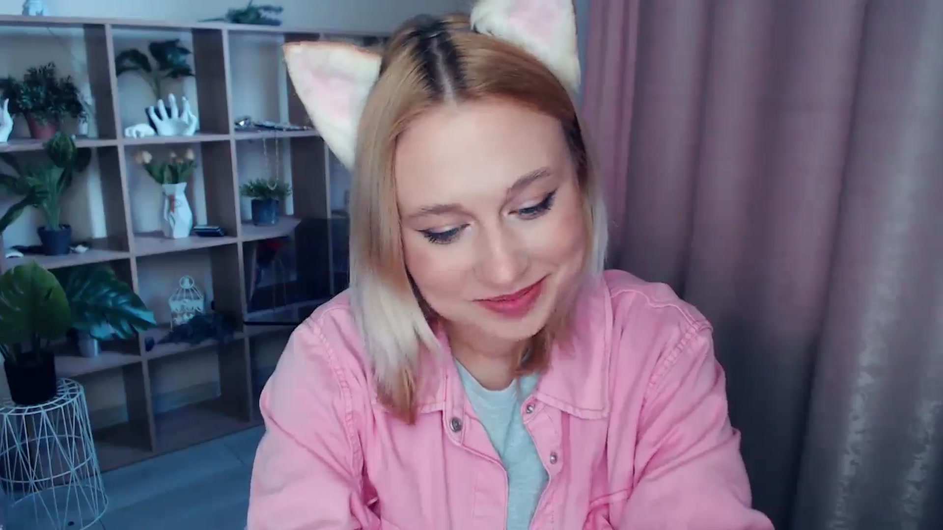Gallery image thumbnail from Kukla_kolduna's myfreecams stream on, 04/16/2025, 16:04 image 8 of 20