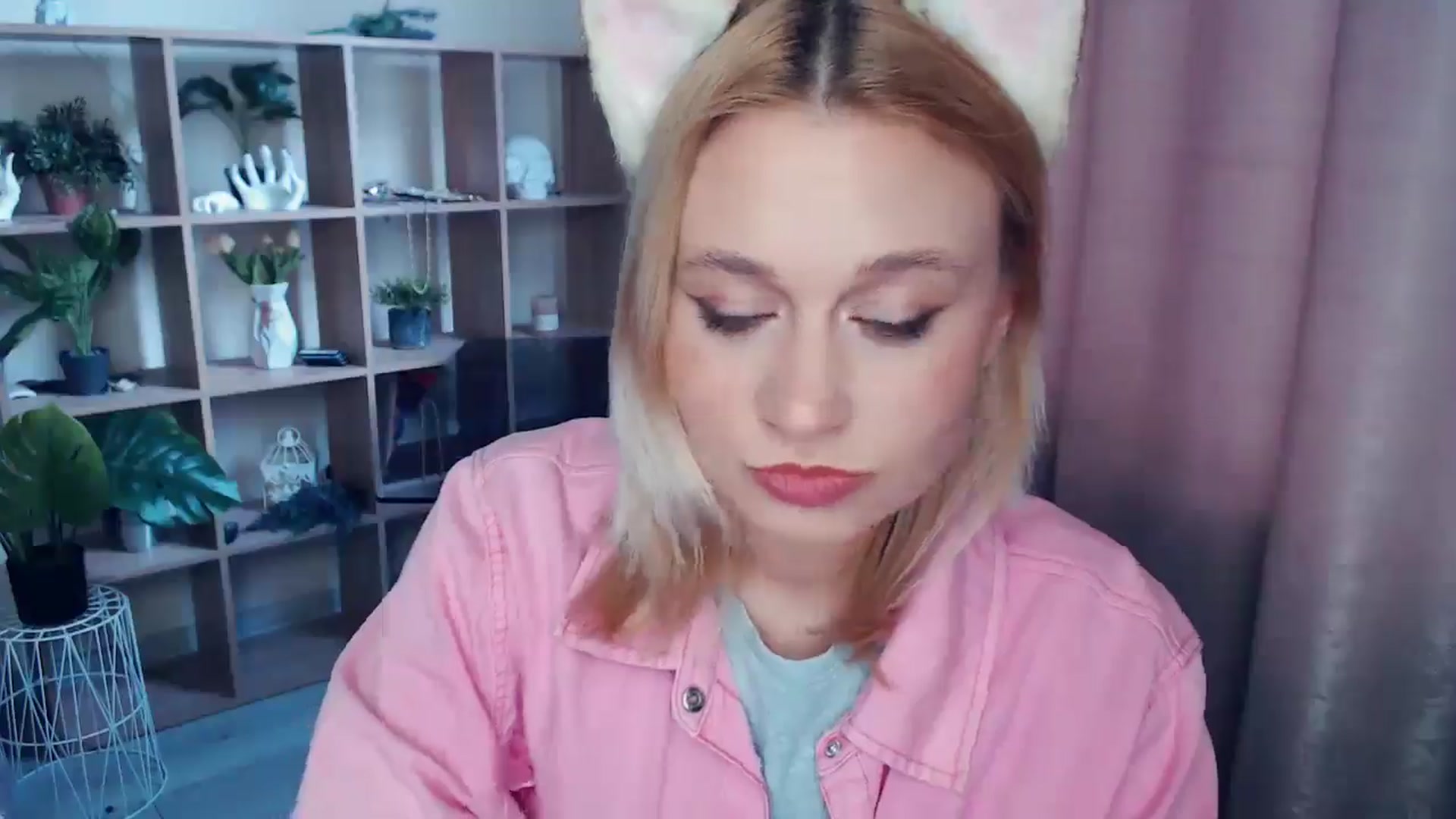 Gallery image thumbnail from Kukla_kolduna's myfreecams stream on, 04/16/2025, 16:04 image 4 of 20