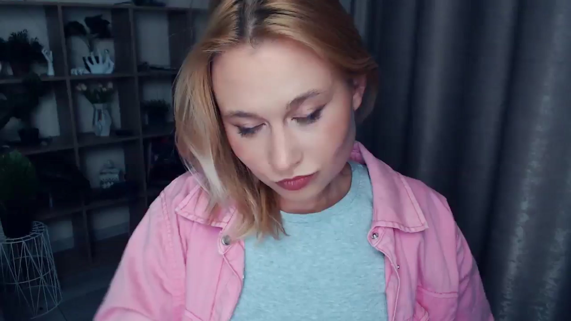 Gallery image thumbnail from Kukla_kolduna's myfreecams stream on, 04/16/2025, 18:03 image 15 of 20