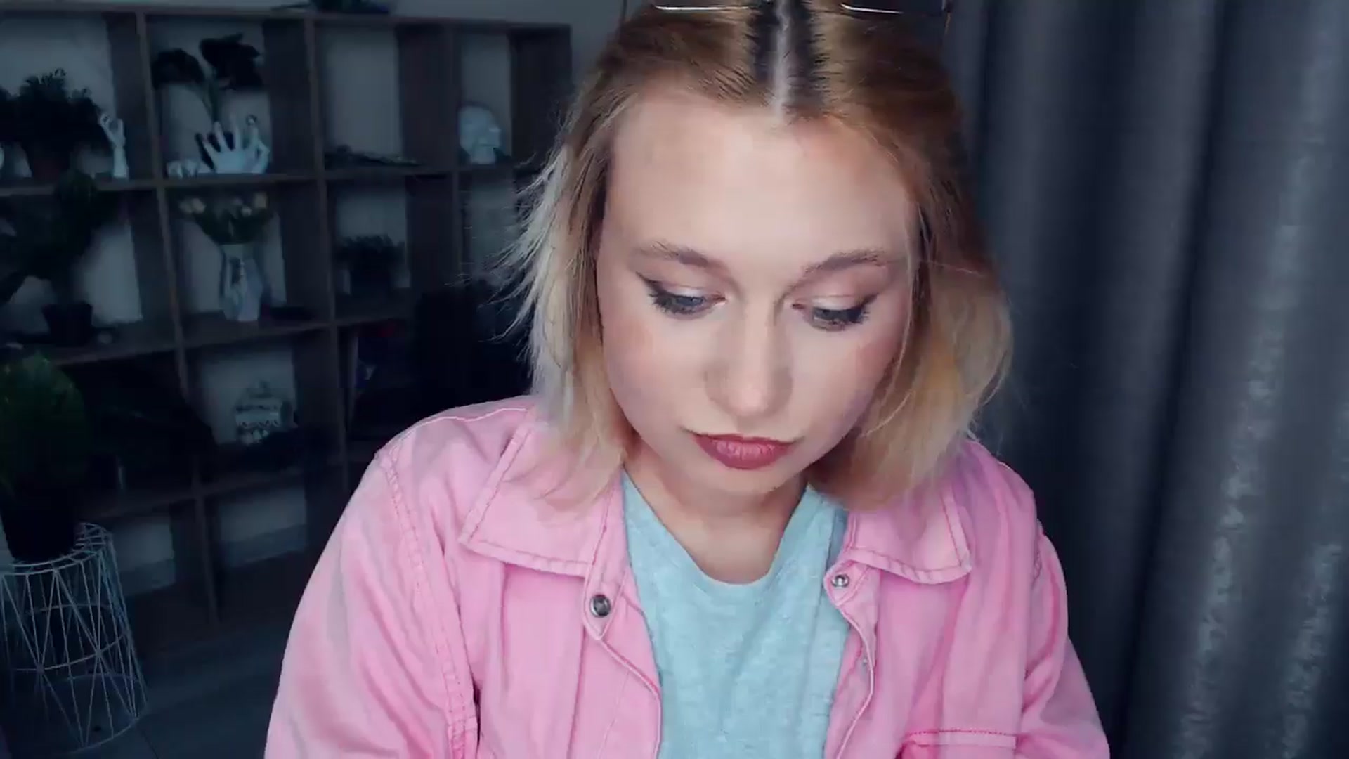 Gallery image thumbnail from Kukla_kolduna's myfreecams stream on, 04/16/2025, 18:03 image 12 of 20
