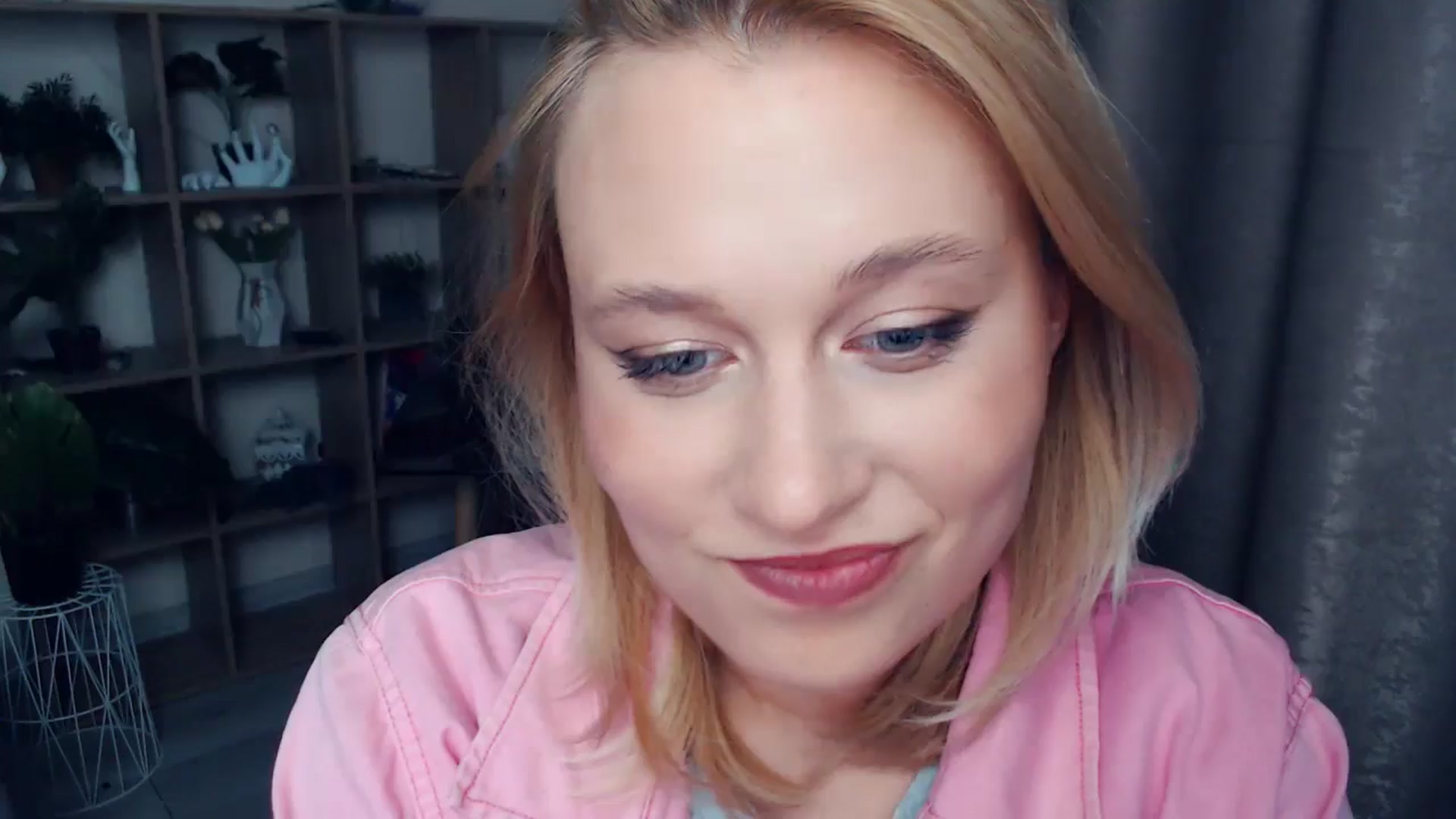 Gallery image thumbnail from Kukla_kolduna's myfreecams stream on, 04/16/2025, 18:03 image 16 of 20