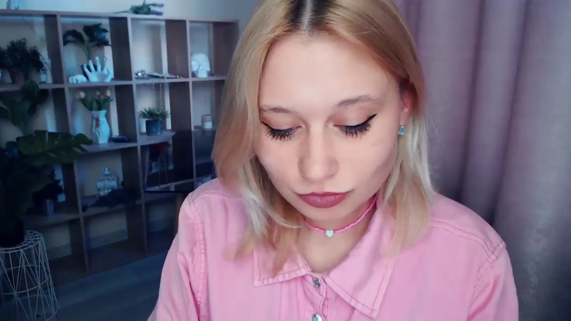 Gallery image thumbnail from Kukla_kolduna's myfreecams stream on, 04/17/2025, 17:09 image 8 of 20