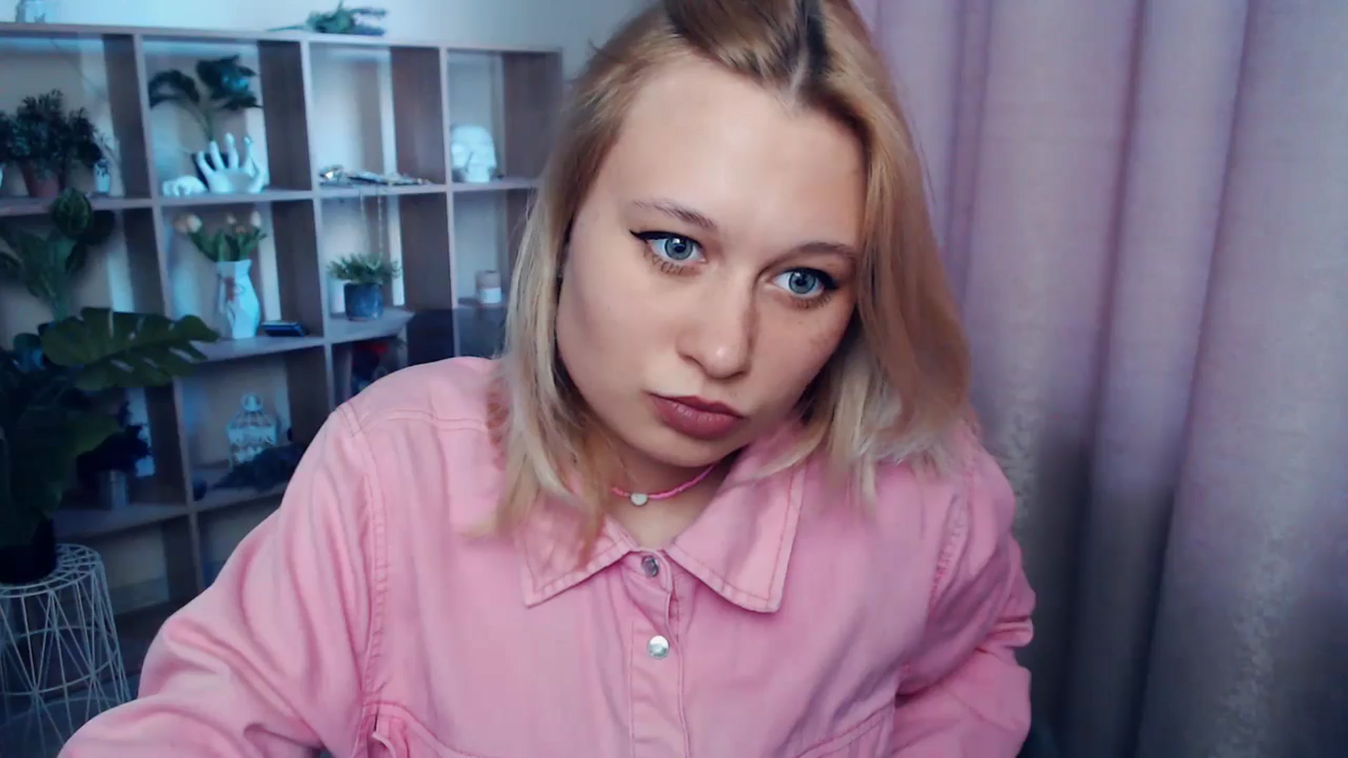 Gallery image thumbnail from Kukla_kolduna's myfreecams stream on, 04/17/2025, 17:09 image 5 of 20