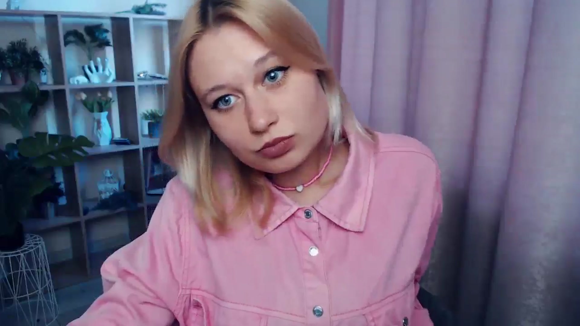 Gallery image thumbnail from Kukla_kolduna's myfreecams stream on, 04/17/2025, 17:09 image 3 of 20
