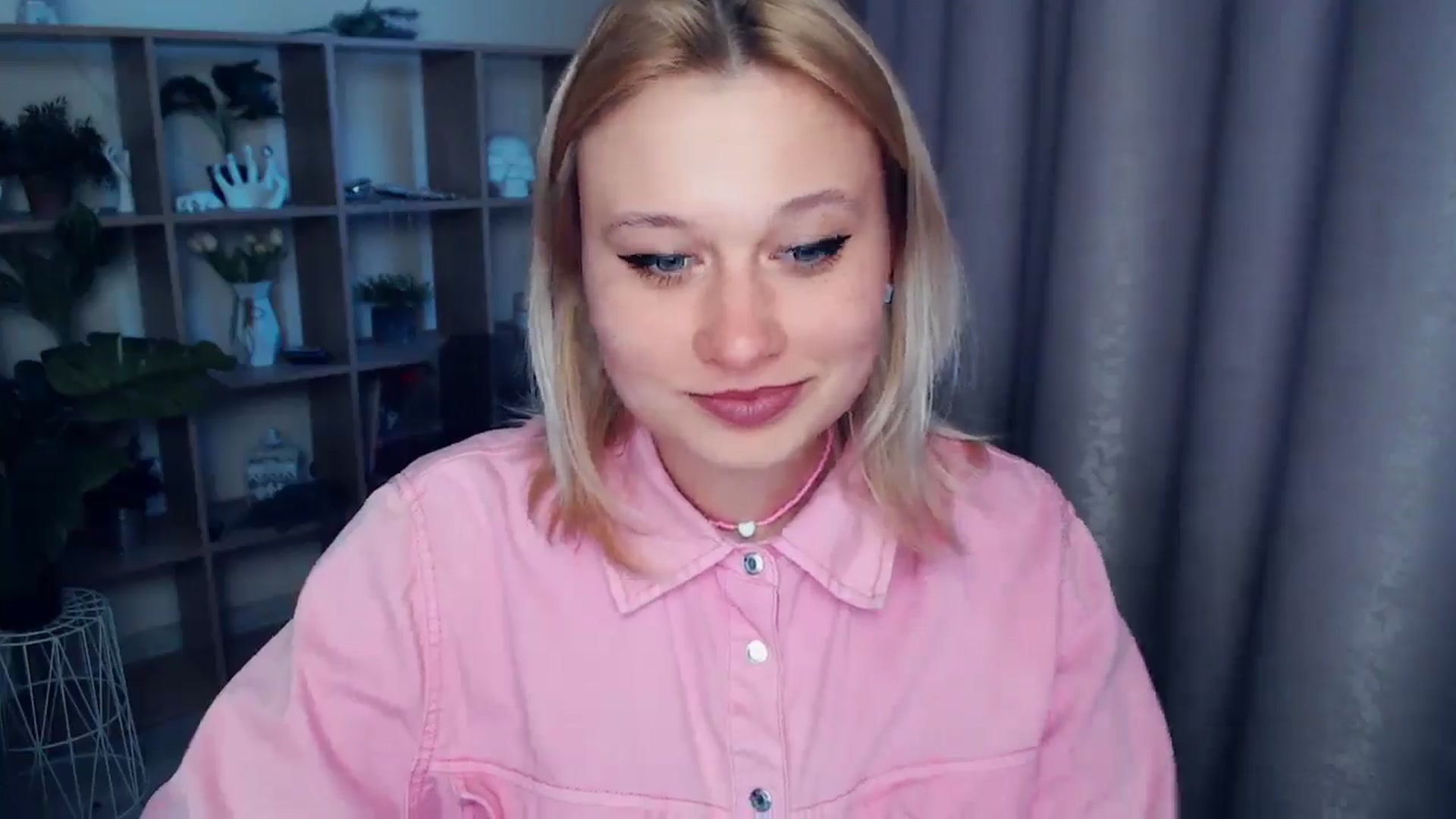 Gallery image thumbnail from Kukla_kolduna's myfreecams stream on, 04/17/2025, 17:09 image 15 of 20