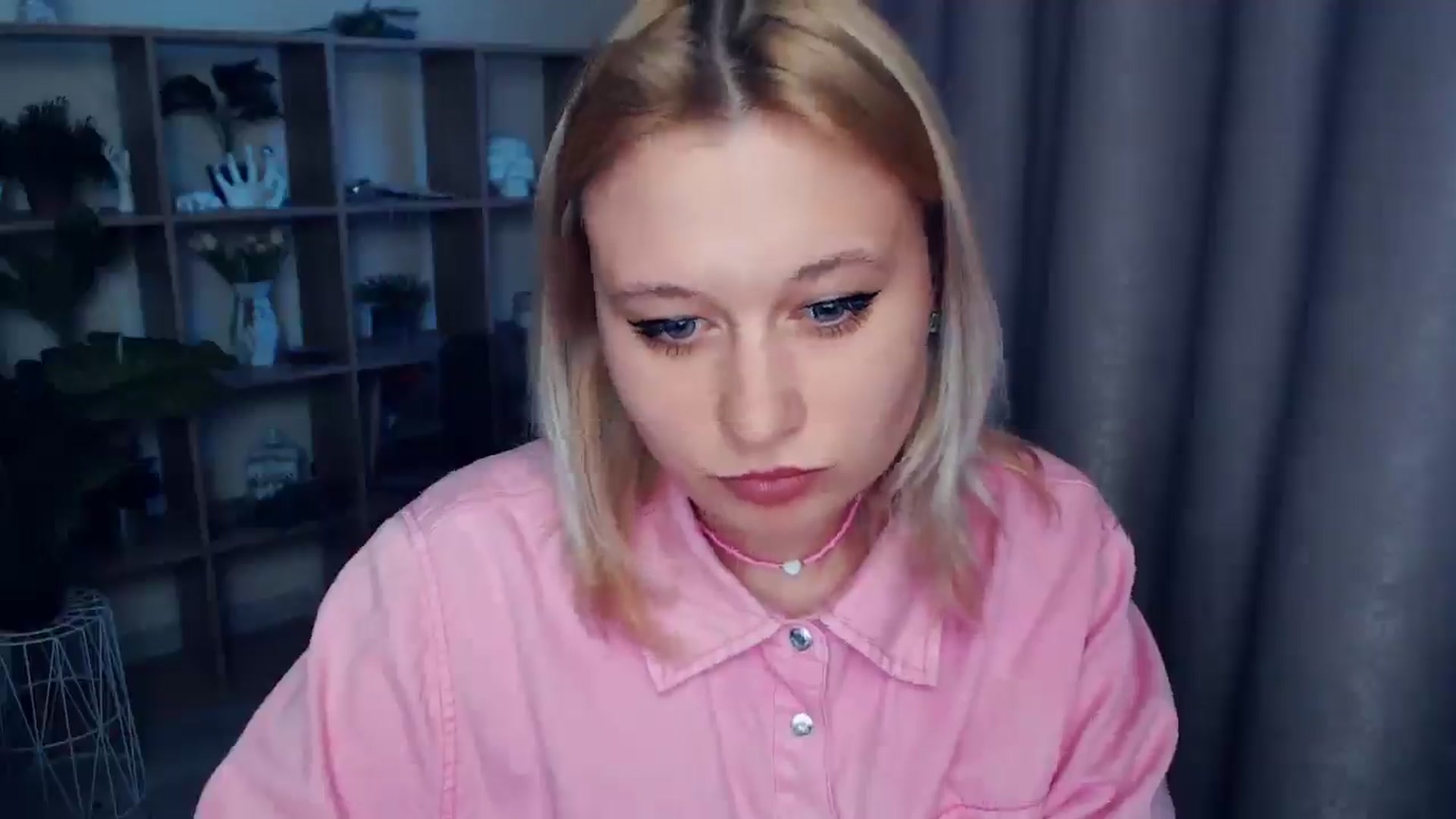 Gallery image thumbnail from Kukla_kolduna's myfreecams stream on, 04/17/2025, 17:09 image 16 of 20