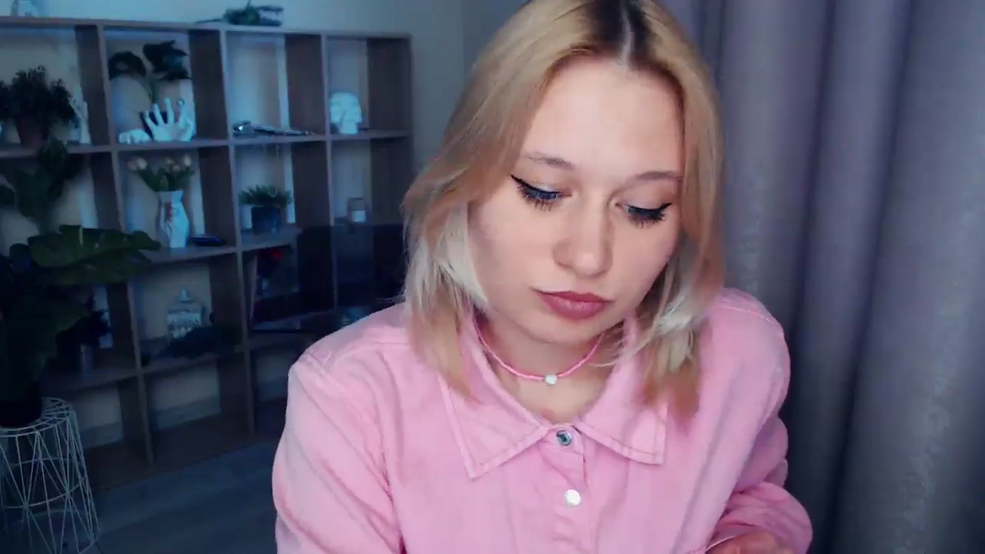 Gallery image thumbnail from Kukla_kolduna's myfreecams stream on, 04/17/2025, 17:09 image 13 of 20