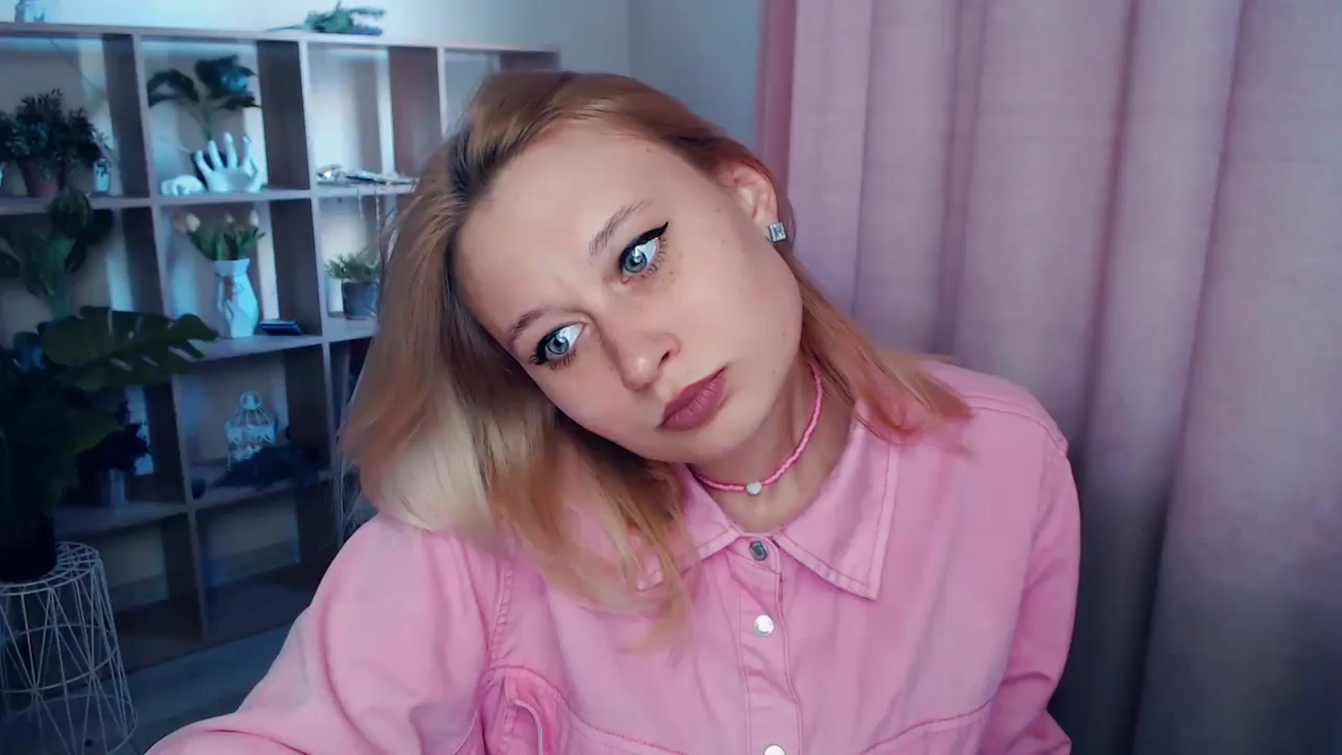 Gallery image thumbnail from Kukla_kolduna's myfreecams stream on, 04/17/2025, 17:09 image 1 of 20