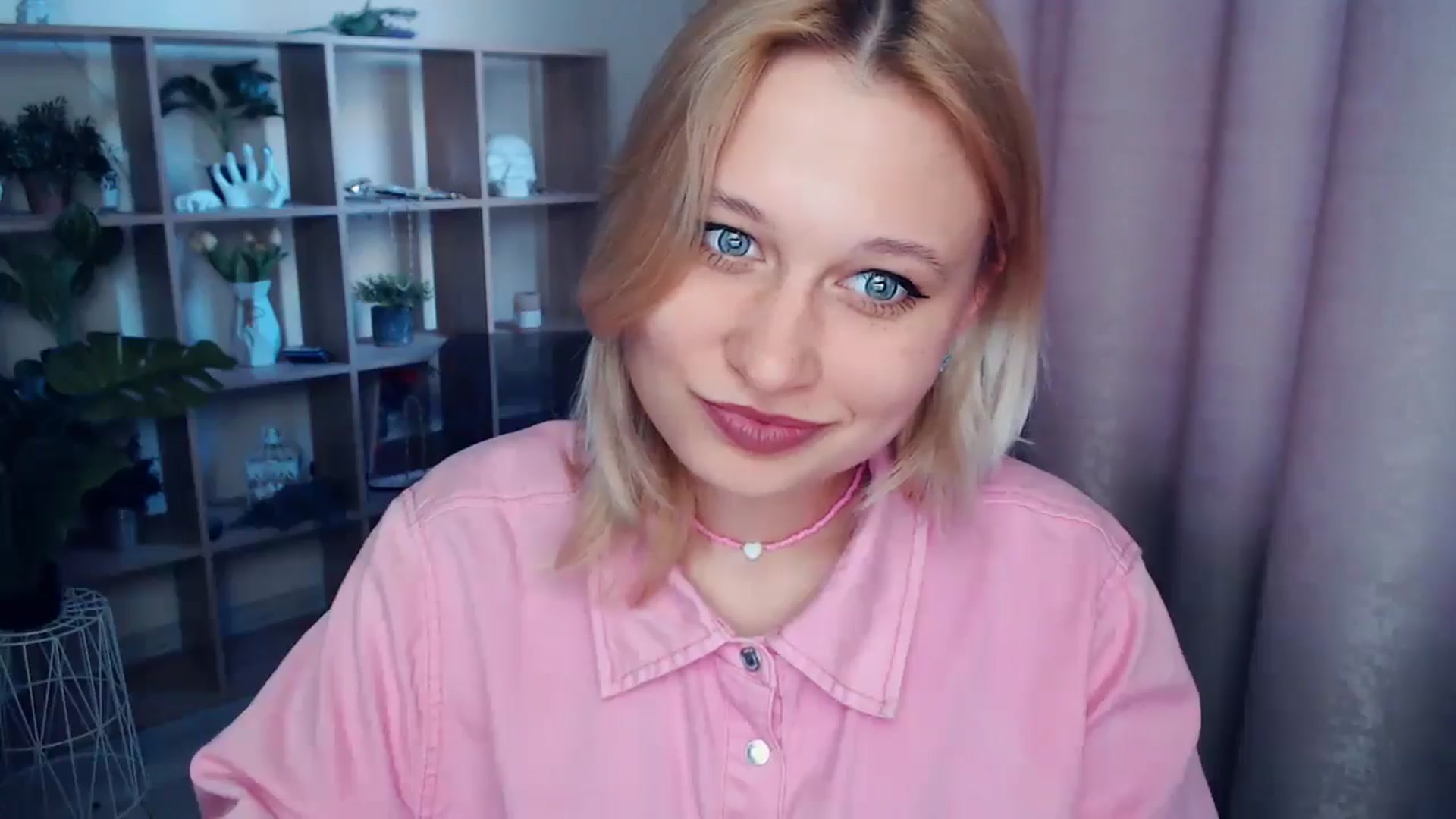 Gallery image thumbnail from Kukla_kolduna's myfreecams stream on, 04/17/2025, 17:09 image 6 of 20