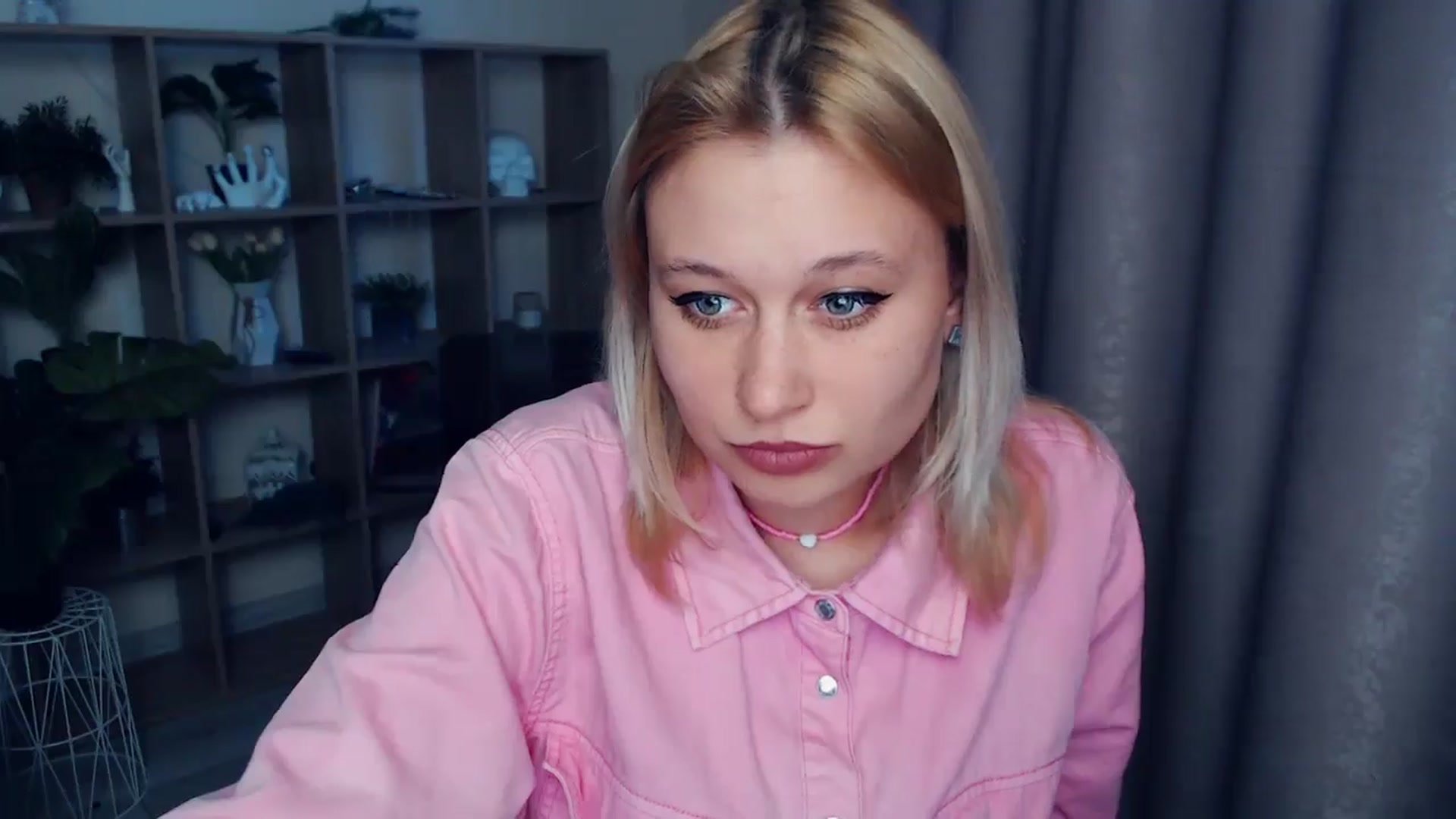 Gallery image thumbnail from Kukla_kolduna's myfreecams stream on, 04/17/2025, 17:09 image 18 of 20