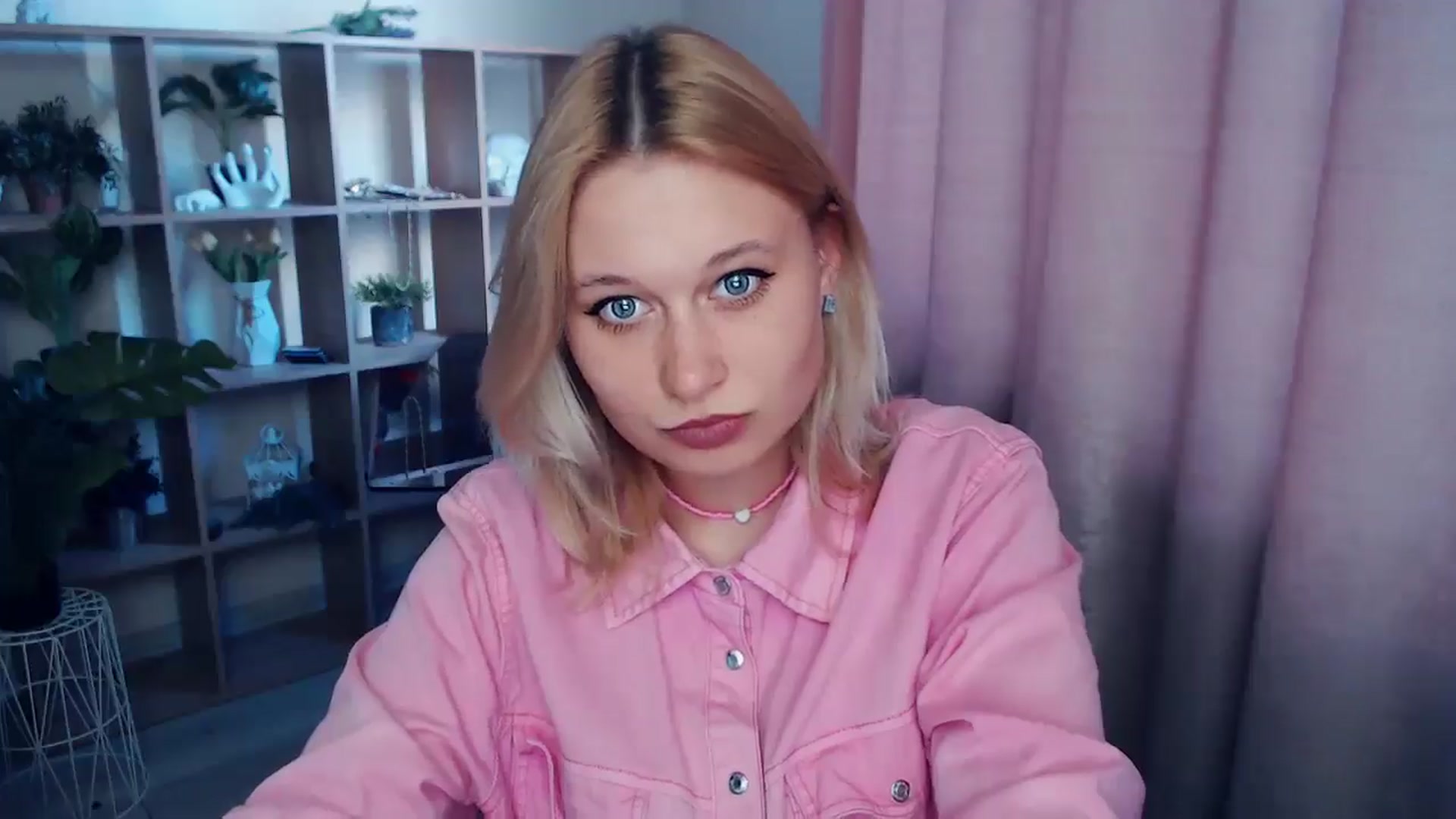 Gallery image thumbnail from Kukla_kolduna's myfreecams stream on, 04/17/2025, 17:09 image 2 of 20