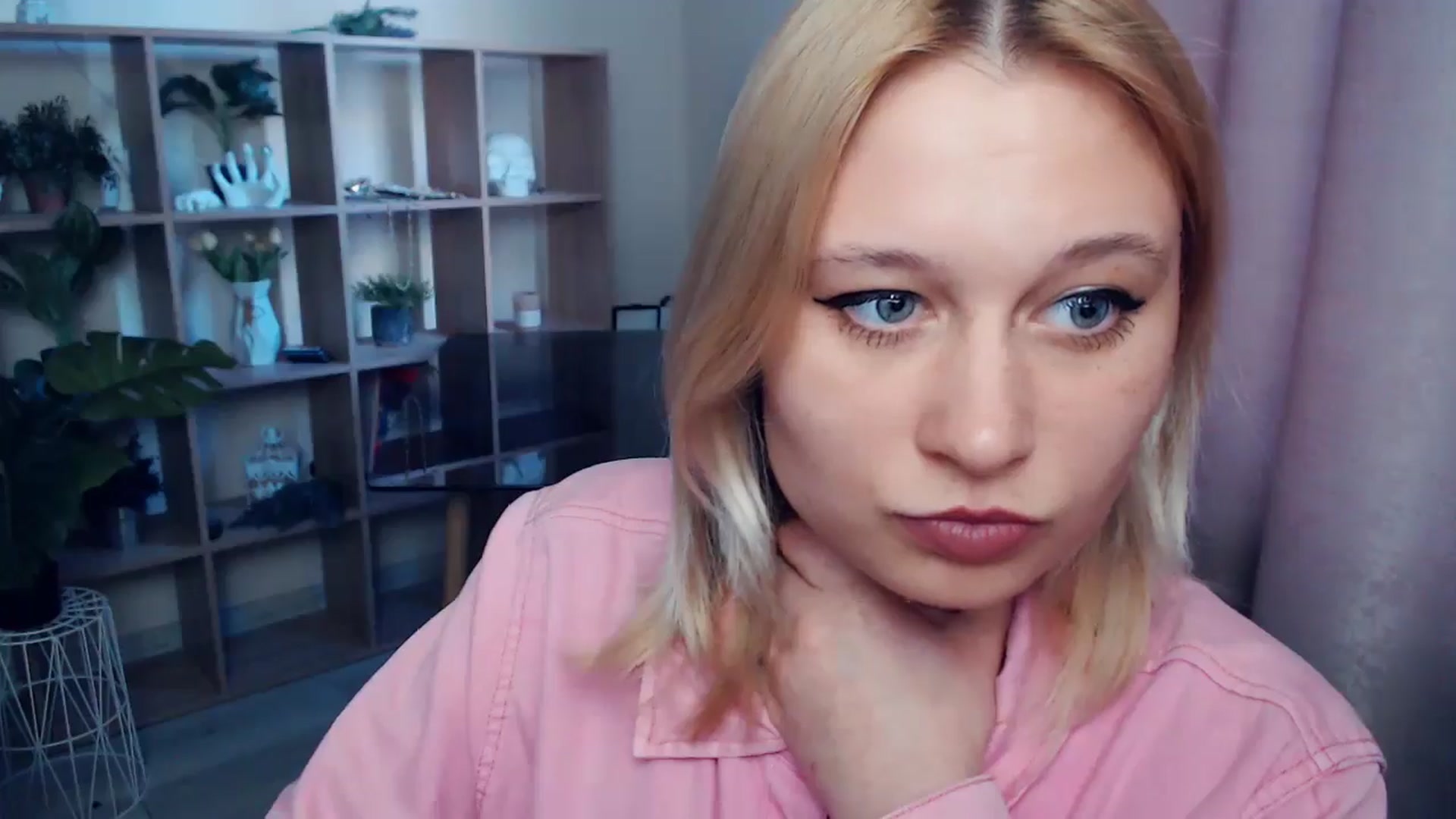 Gallery image thumbnail from Kukla_kolduna's myfreecams stream on, 04/17/2025, 17:09 image 9 of 20