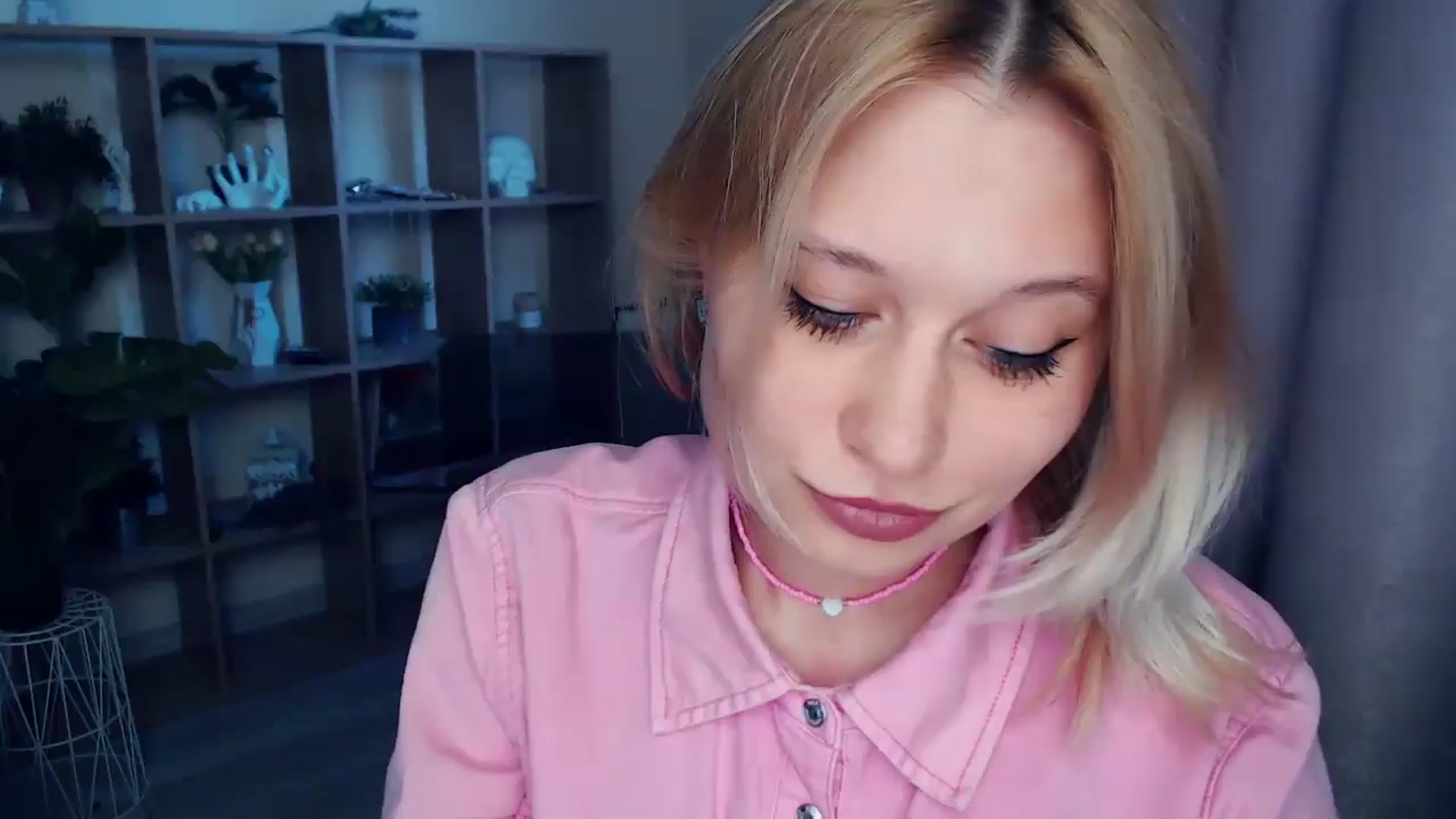Gallery image thumbnail from Kukla_kolduna's myfreecams stream on, 04/17/2025, 17:09 image 12 of 20