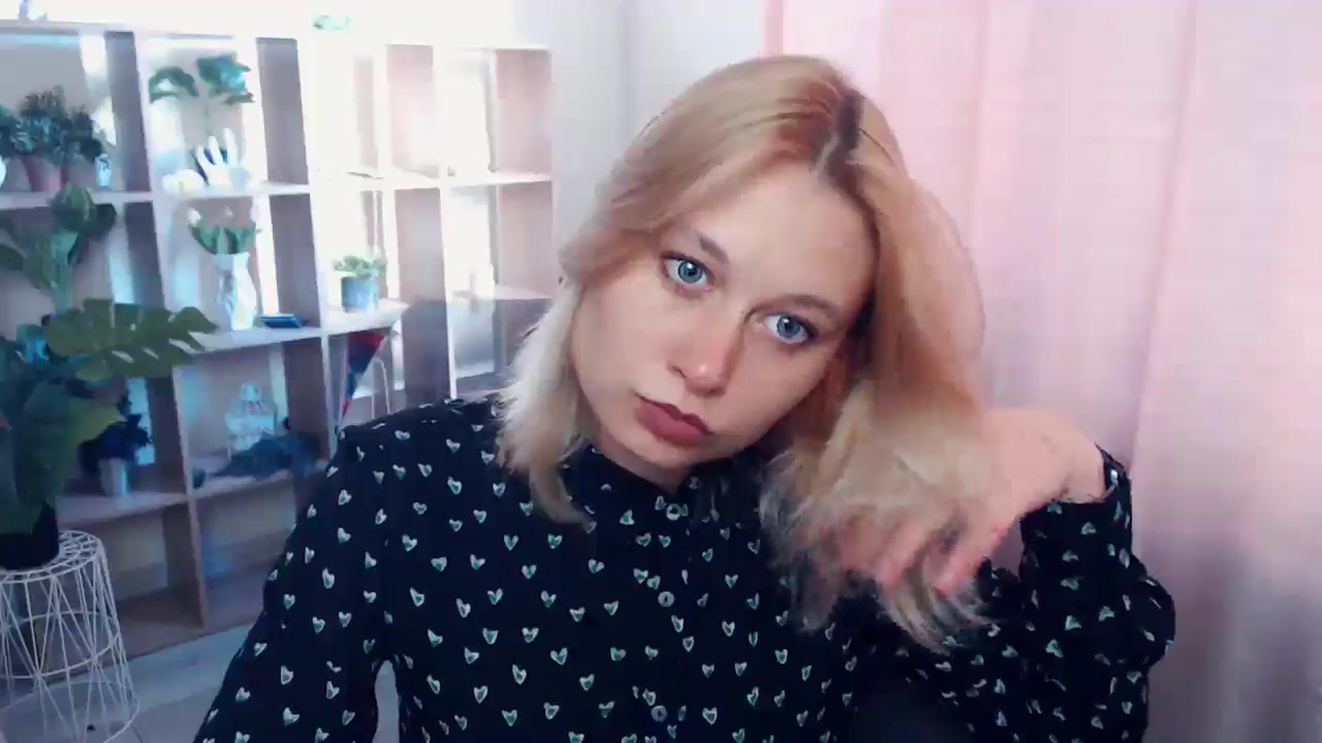 Gallery image thumbnail from Kukla_kolduna's myfreecams stream on, 04/18/2025, 15:39 image 2 of 20