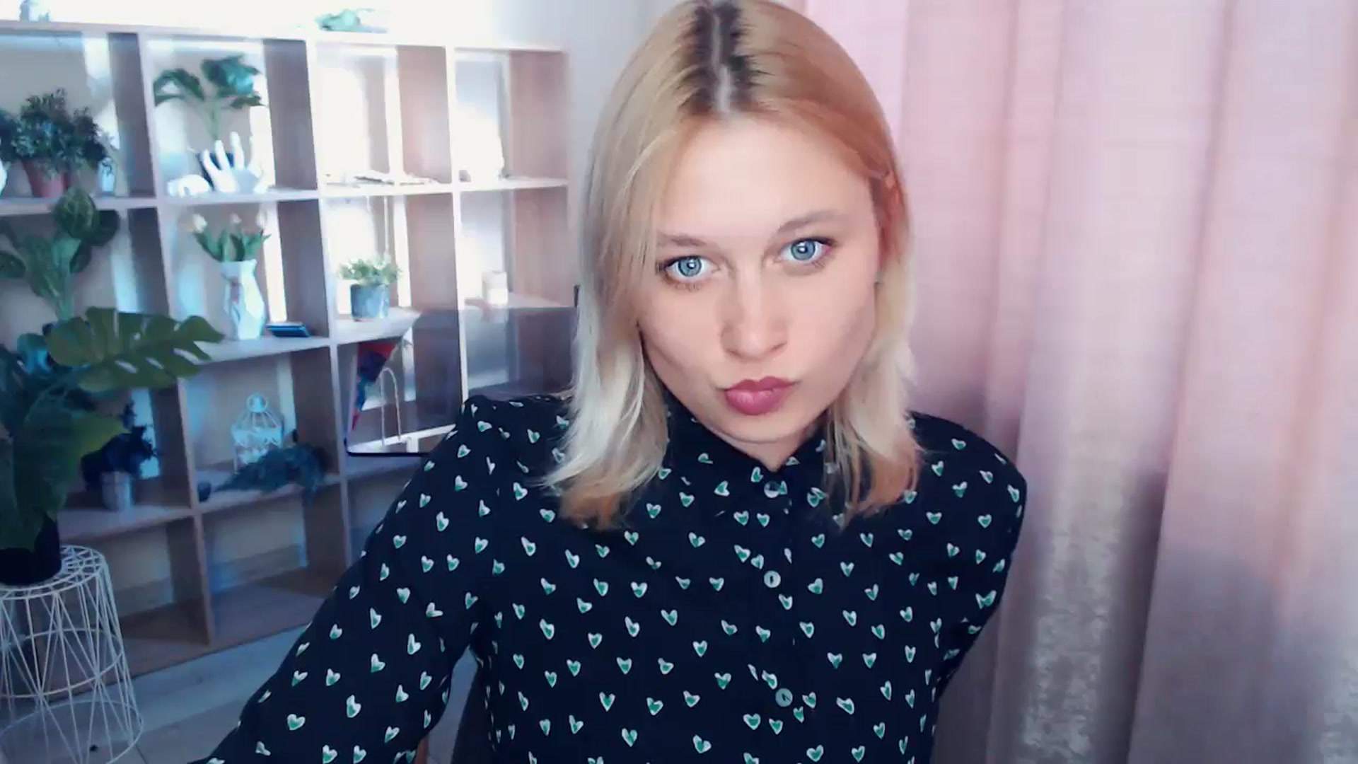 Gallery image thumbnail from Kukla_kolduna's myfreecams stream on, 04/18/2025, 15:39 image 16 of 20