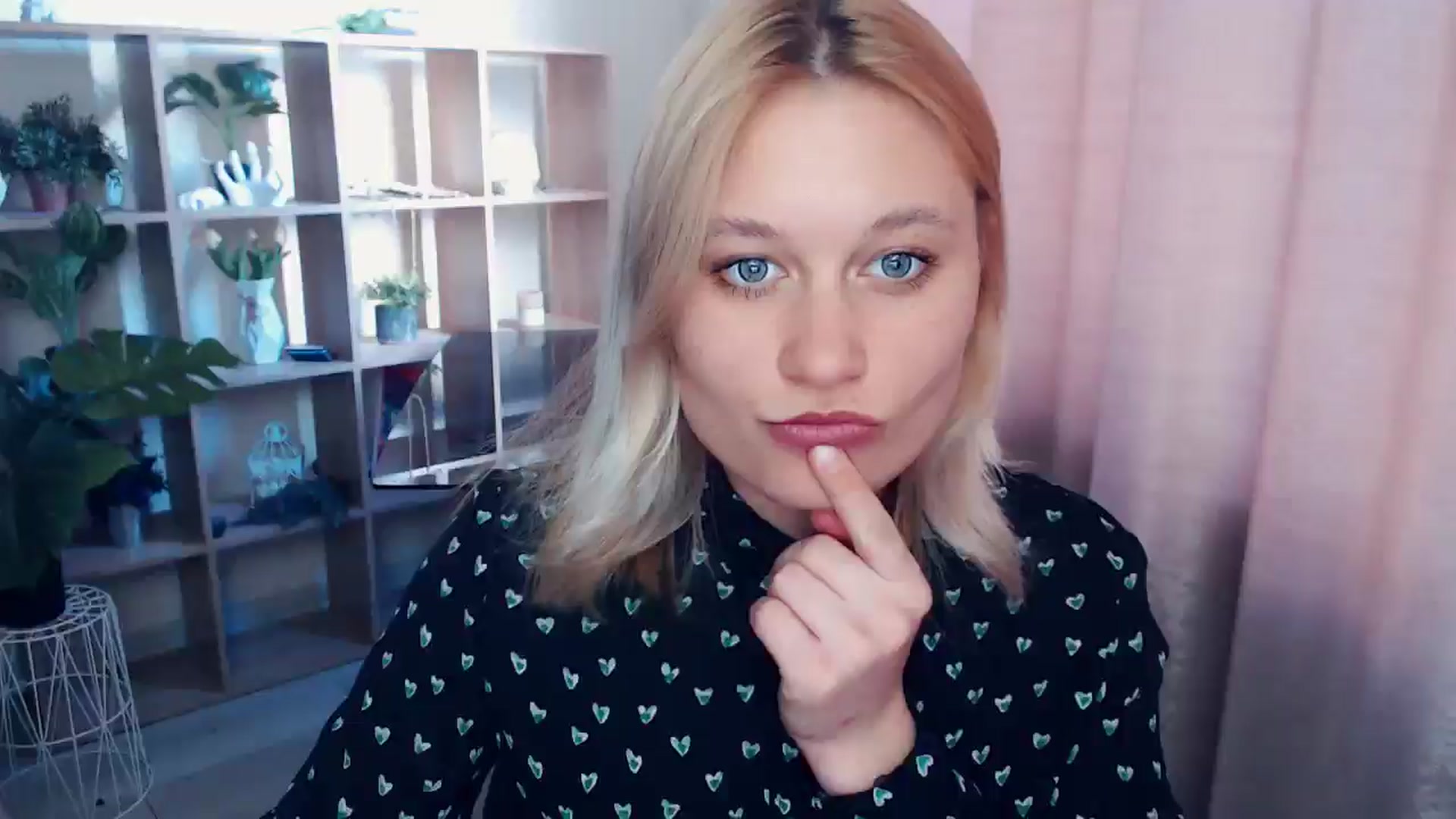 Gallery image thumbnail from Kukla_kolduna's myfreecams stream on, 04/18/2025, 15:39 image 14 of 20