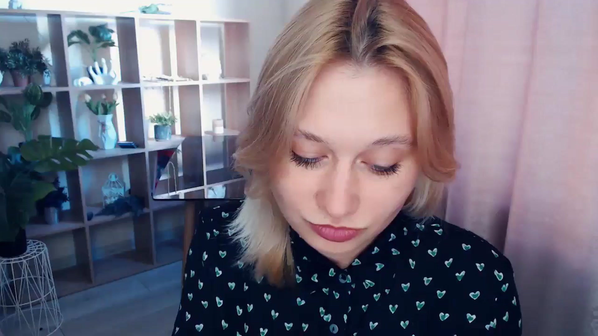 Gallery image thumbnail from Kukla_kolduna's myfreecams stream on, 04/18/2025, 15:39 image 10 of 20