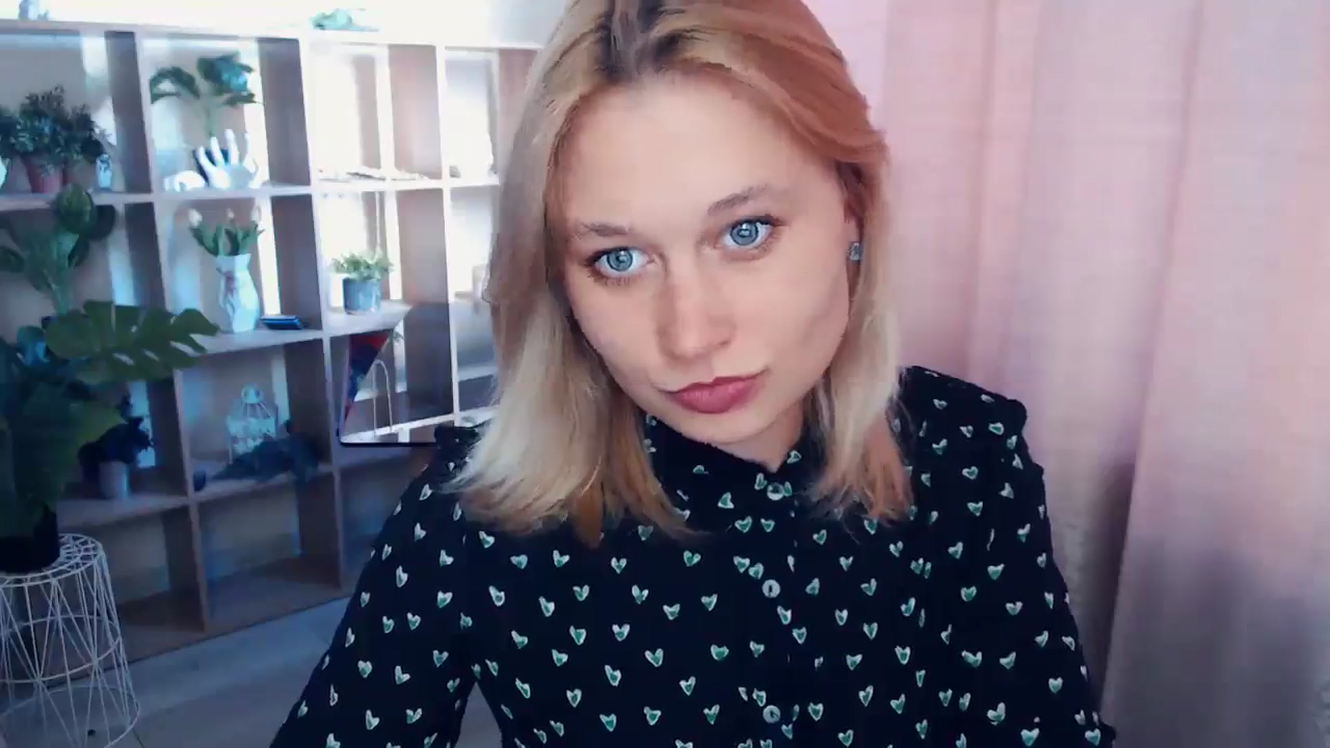 Gallery image thumbnail from Kukla_kolduna's myfreecams stream on, 04/18/2025, 15:39 image 7 of 20