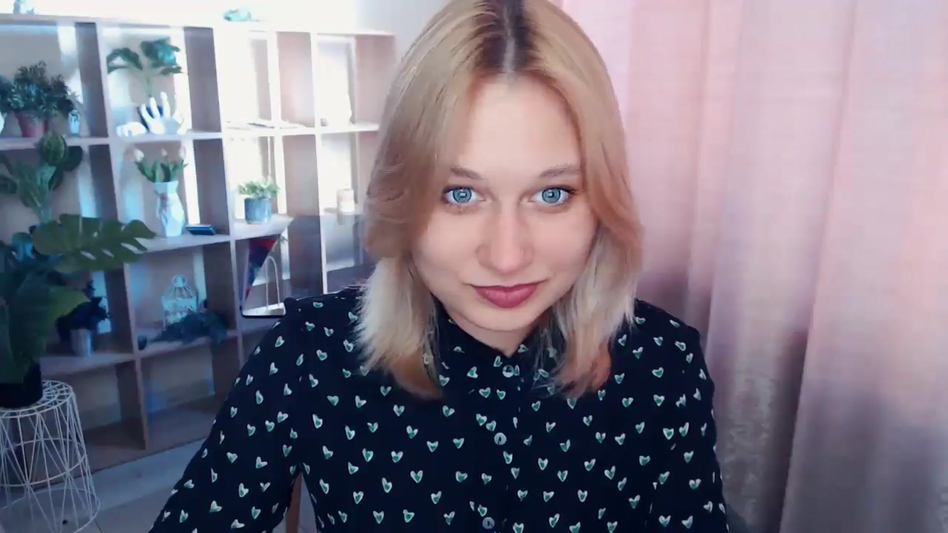 Gallery image thumbnail from Kukla_kolduna's myfreecams stream on, 04/18/2025, 15:39 image 3 of 20