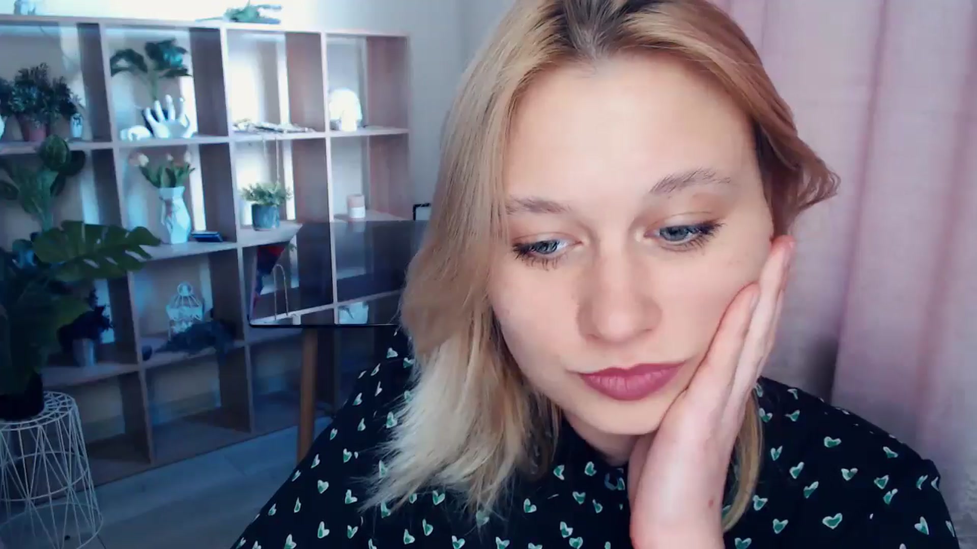 Gallery image thumbnail from Kukla_kolduna's myfreecams stream on, 04/18/2025, 15:39 image 19 of 20